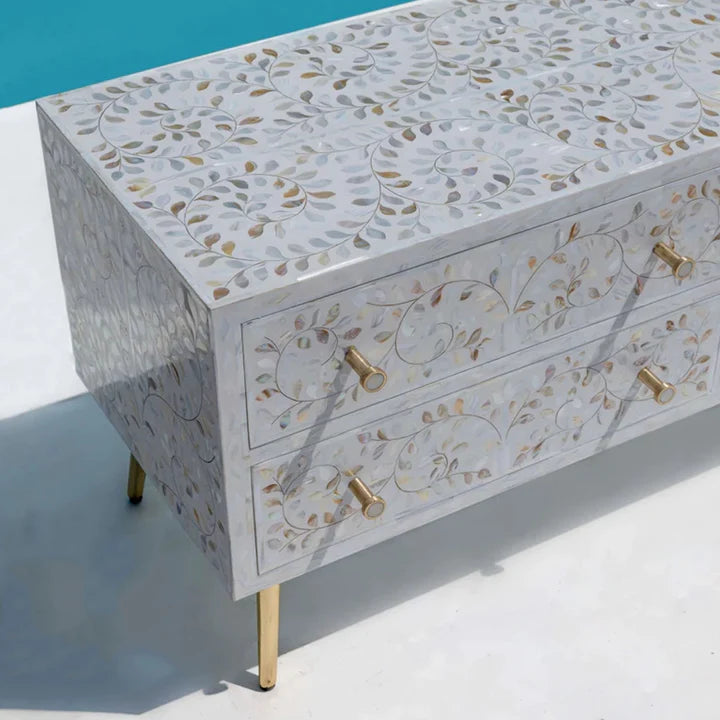 Handcrafted Furniture: Melding Tradition with Contemporary Style
