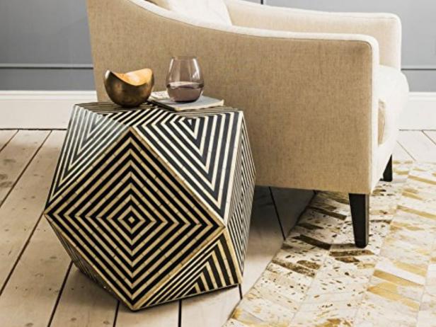 Handcrafted Furniture: The Touch of Tradition in Modern Homes