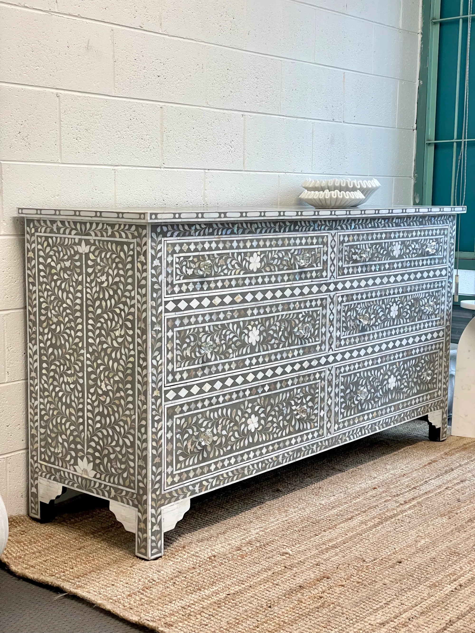 Incorporating Handcrafted Furniture into Modern Decor