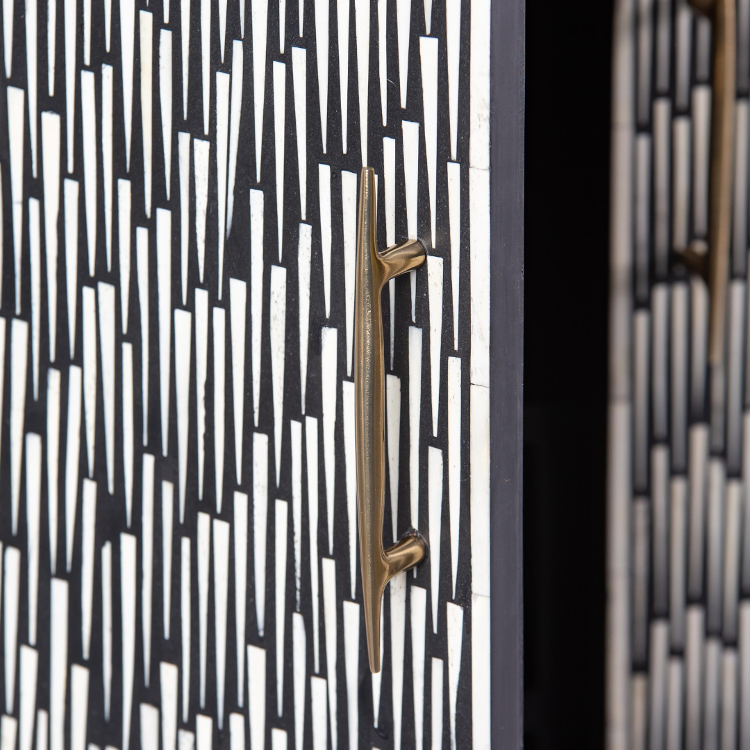 خزانة الناز - ترصيع العظام بالأبيض والأسود