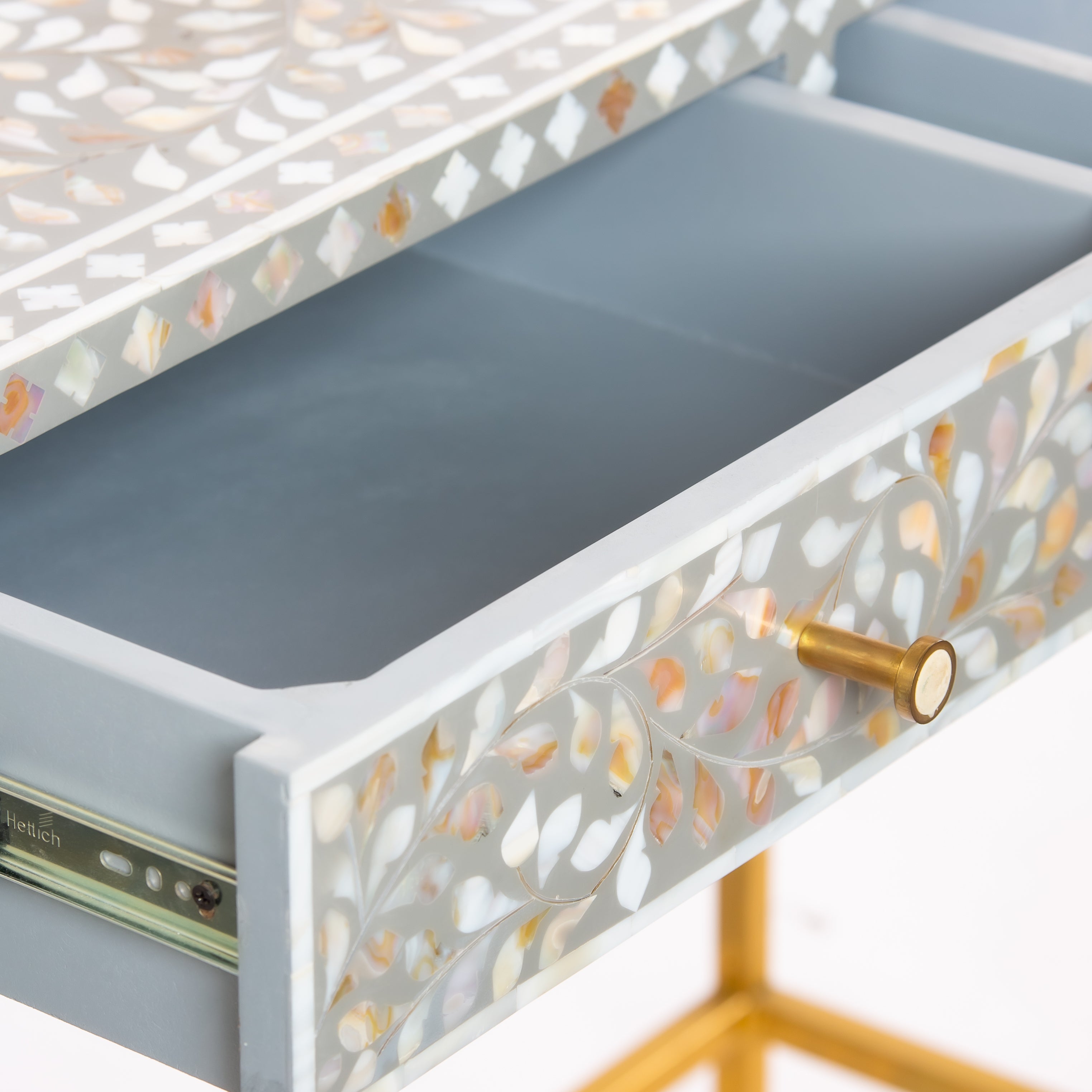 وحدة تسريحة صغيرة آيريس - مرصعة بأم اللؤلؤ الرمادي