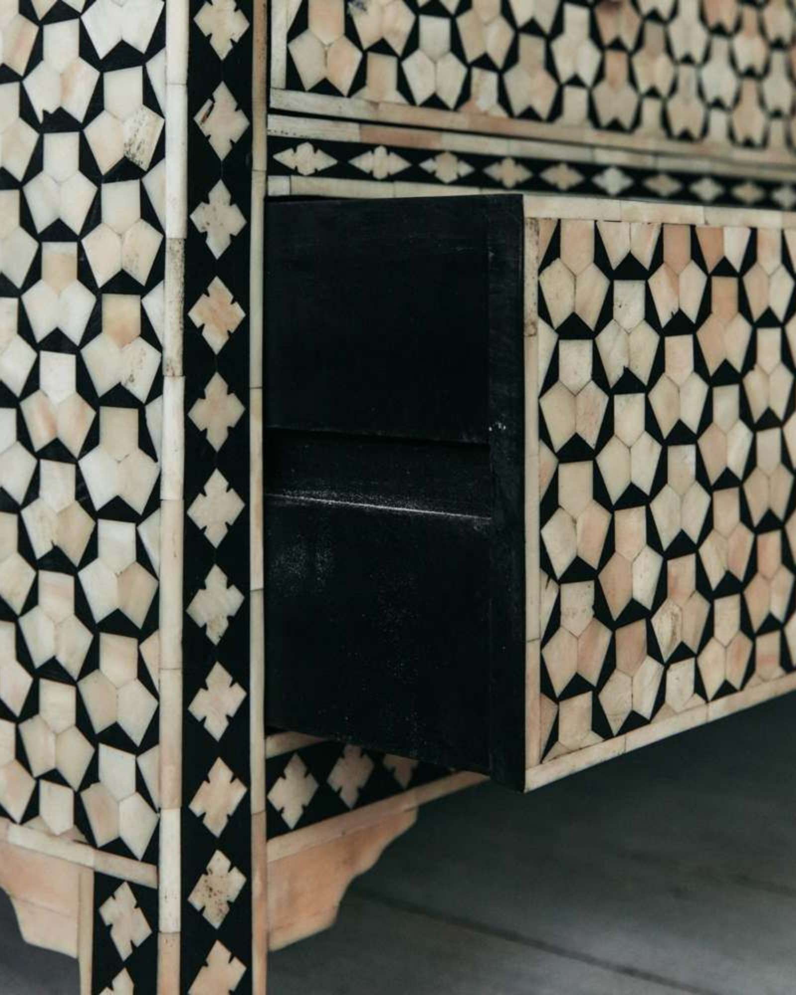 Vaan Chest of Drawers - Black & White Bone Inlay - Tabeer Homes