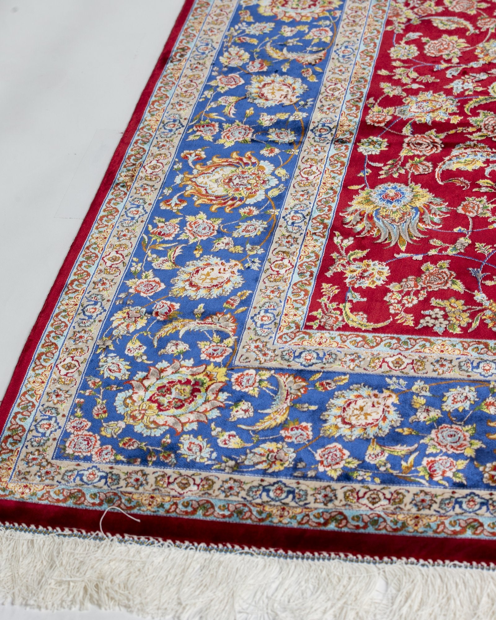 Alessia Persian silk rug centre medallion close-up, ruby red 200 x 300 cm - Tabeer Homes Dubai