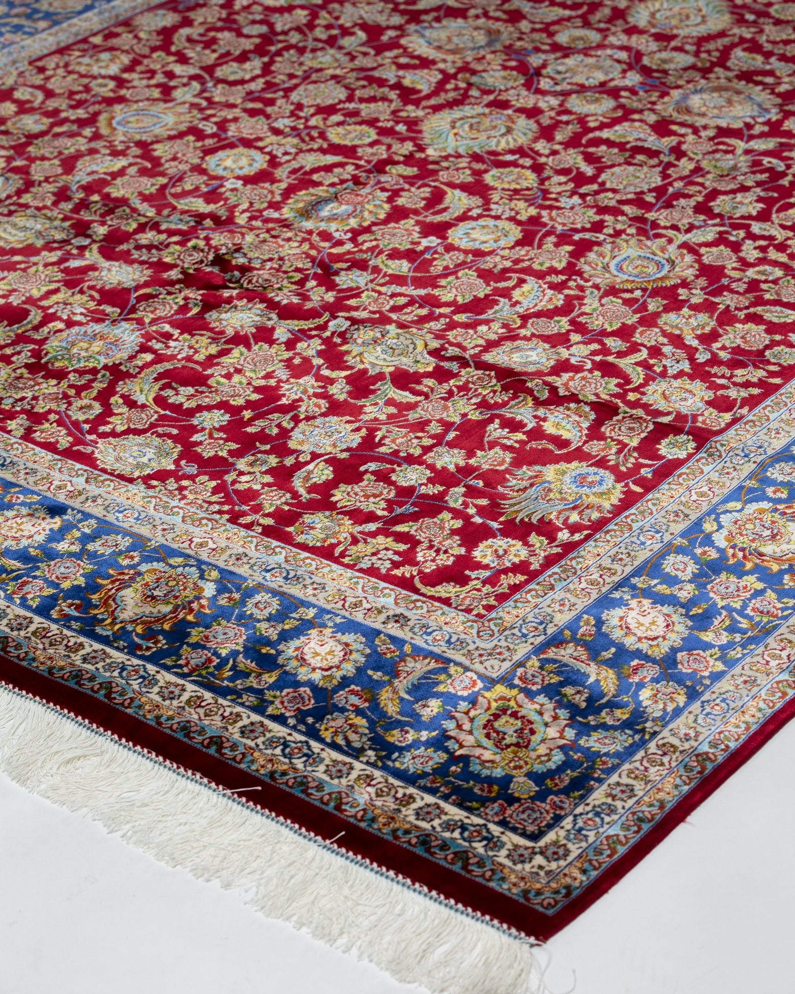 Alessia silk carpet border and corner detail in ruby red, 200 x 300 cm - Tabeer Homes Dubai