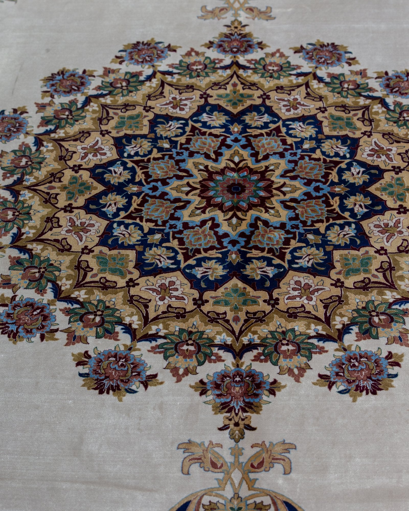 Damaris Persian silk rug pile texture and sheen, ivory 200 x 300 cm - Tabeer Homes Dubai
