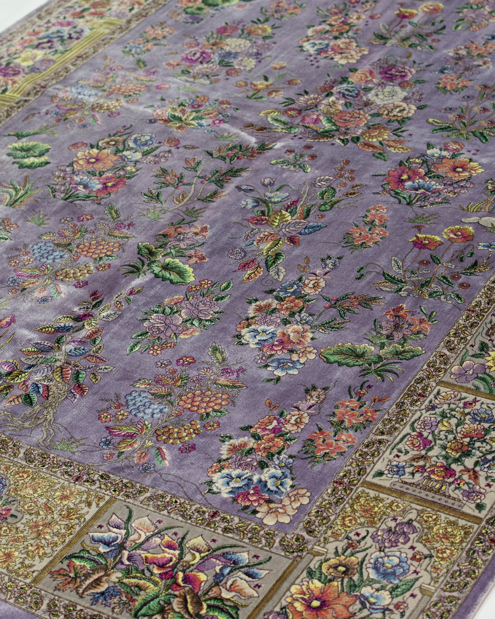 Flora Persian silk and wool carpet medallion close-up, lilac 225x150 cm - Tabeer Homes Dubai