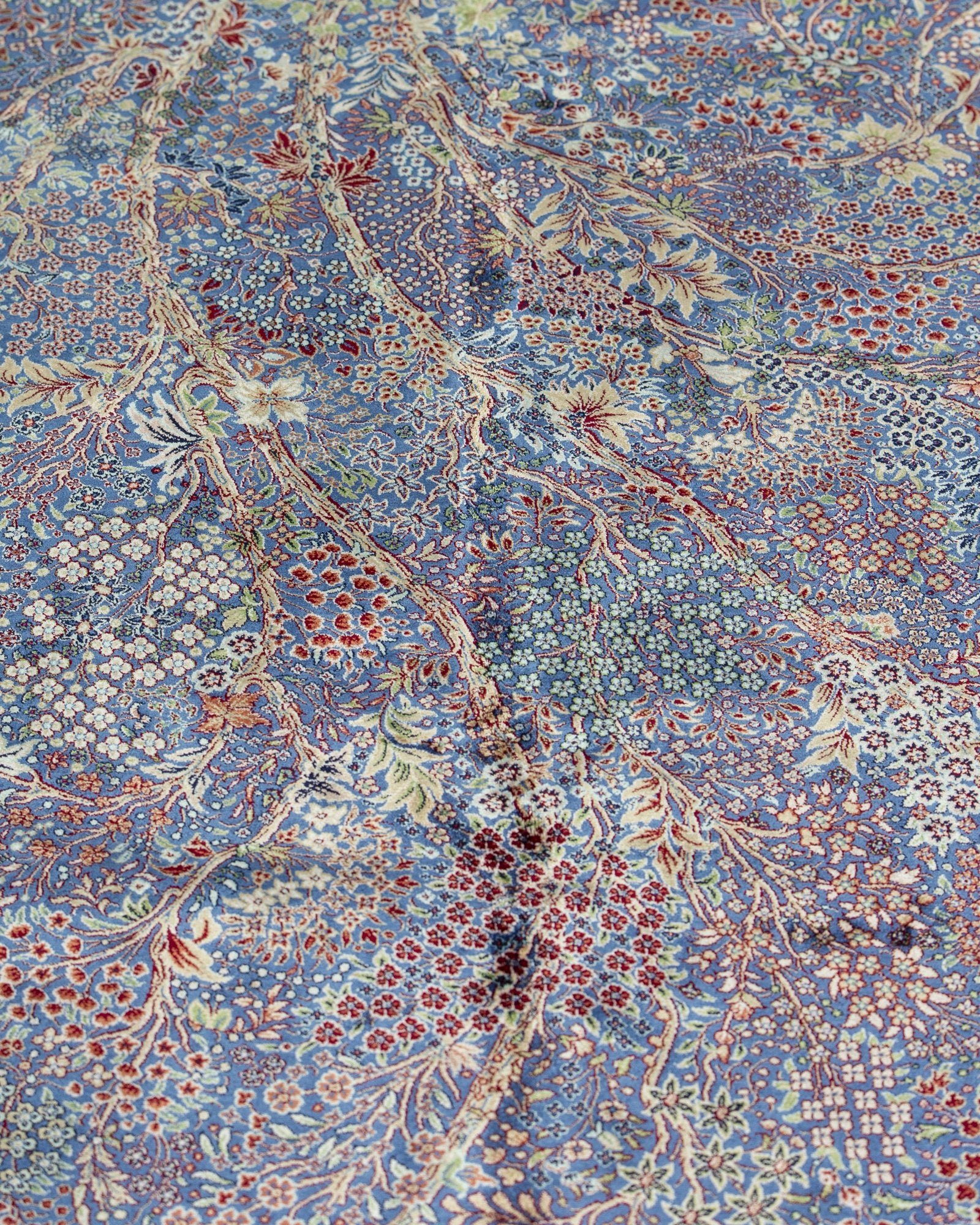 Lavinia Persian silk carpet border and pattern detail, lavender 225x150 cm - Tabeer Homes Dubai
