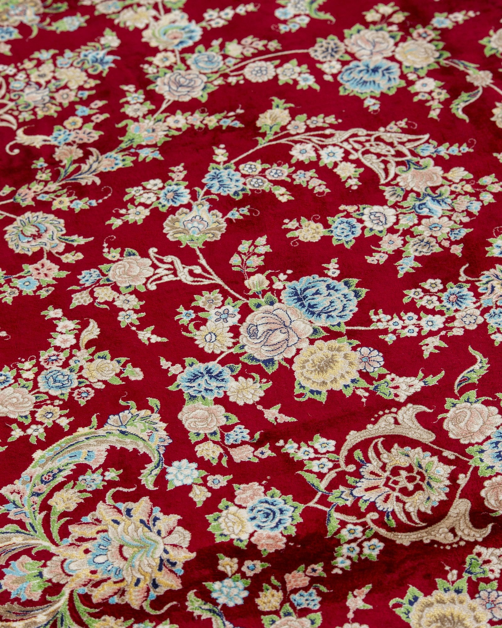 Octavia Persian silk rug edge binding and back detail, deep red 300 x 400 cm - Tabeer Homes Dubai