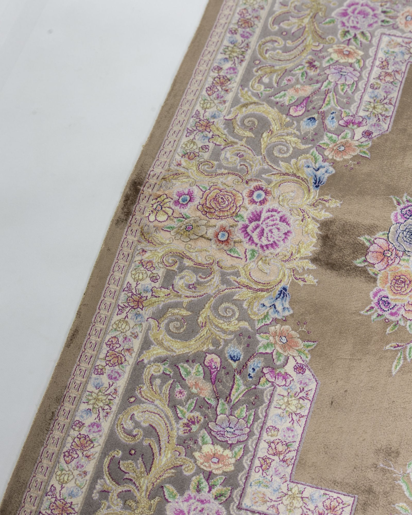 Ottavia silk and wool carpet field pattern detail in olive brown, 225 x 150 cm - Tabeer Homes Dubai
