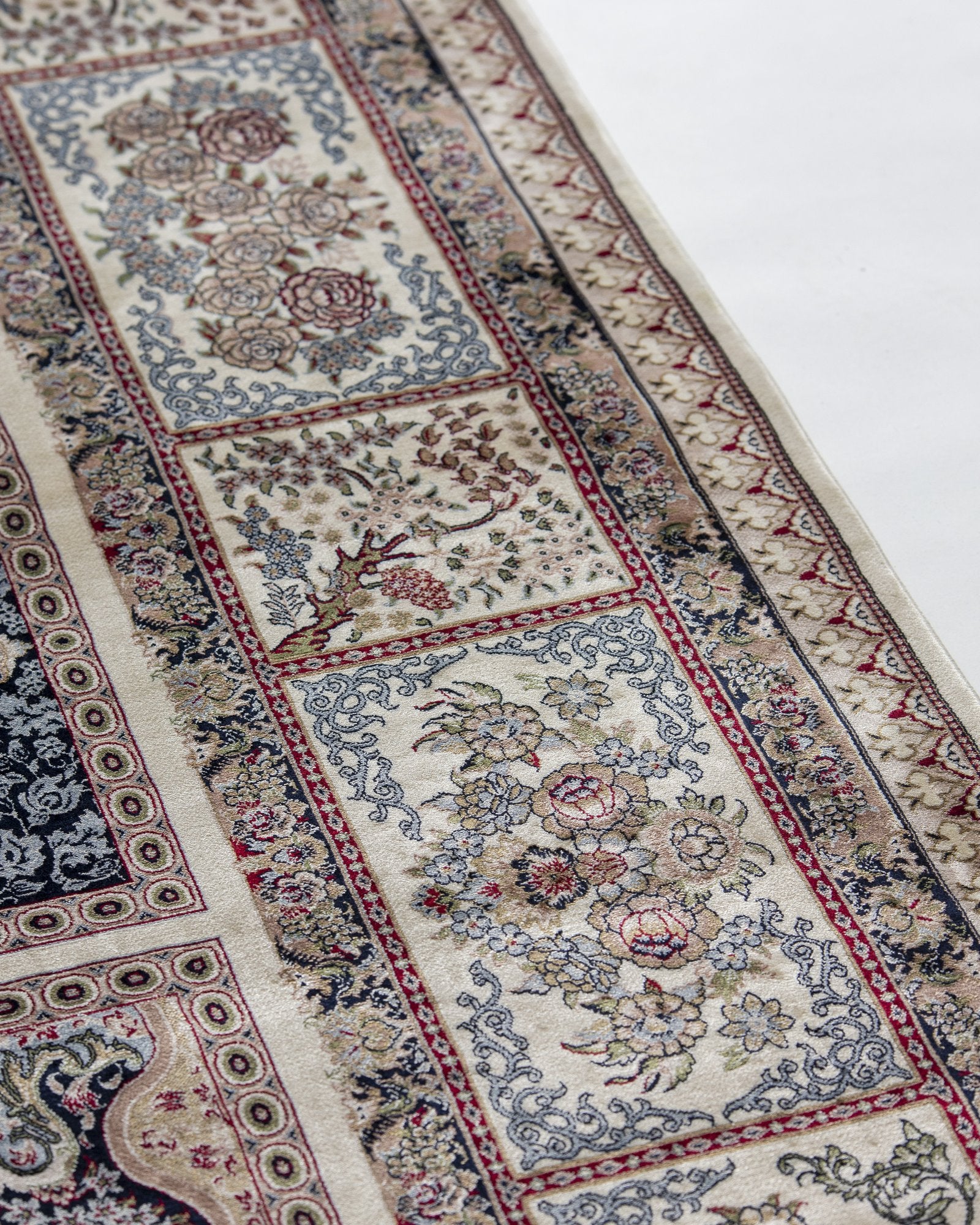 Pariwash Persian silk rug pile texture and sheen, ivory and grey 250 x 350 cm - Tabeer Homes Dubai