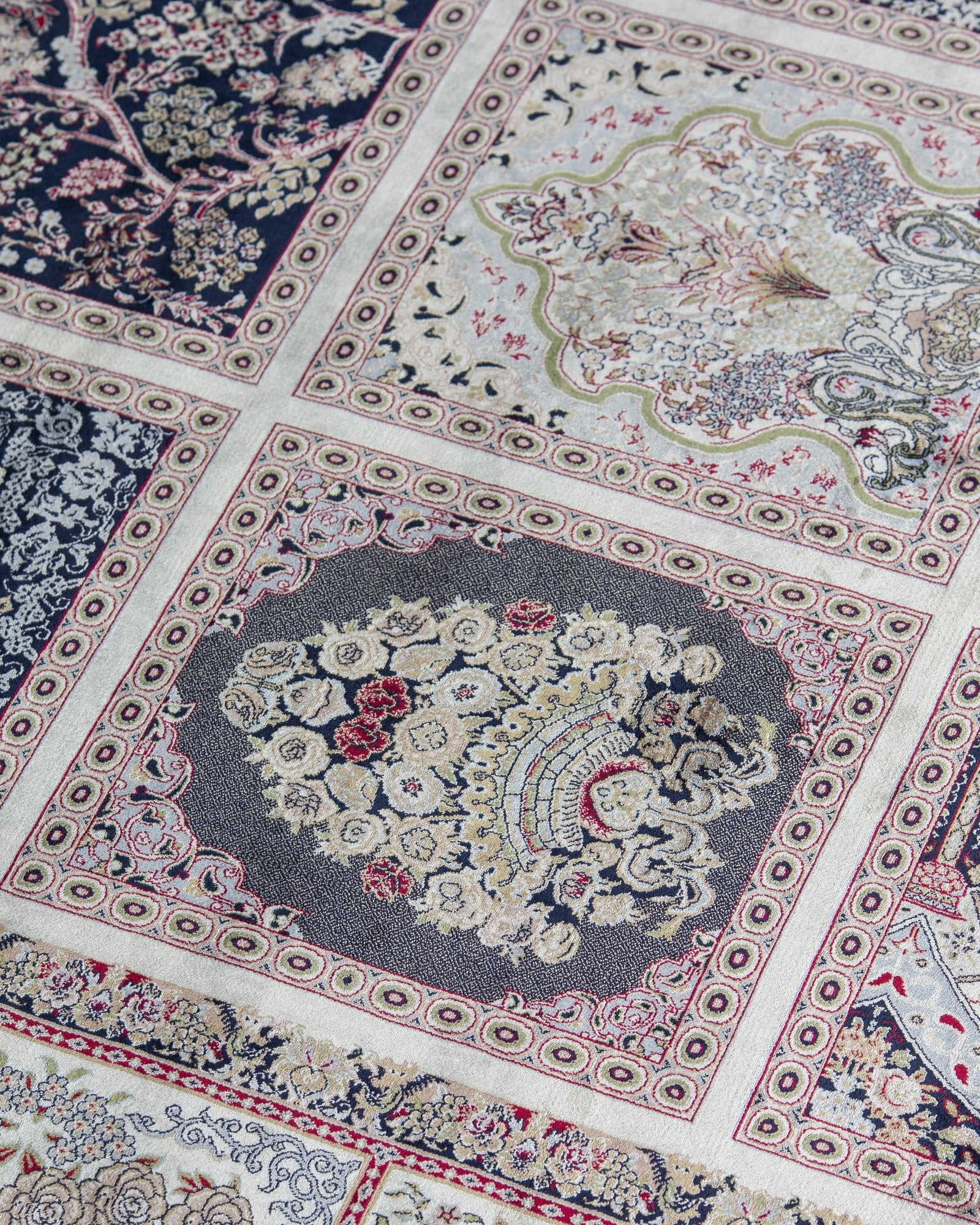 Pariwash silk carpet field pattern detail in ivory and grey, 250 x 350 cm - Tabeer Homes Dubai