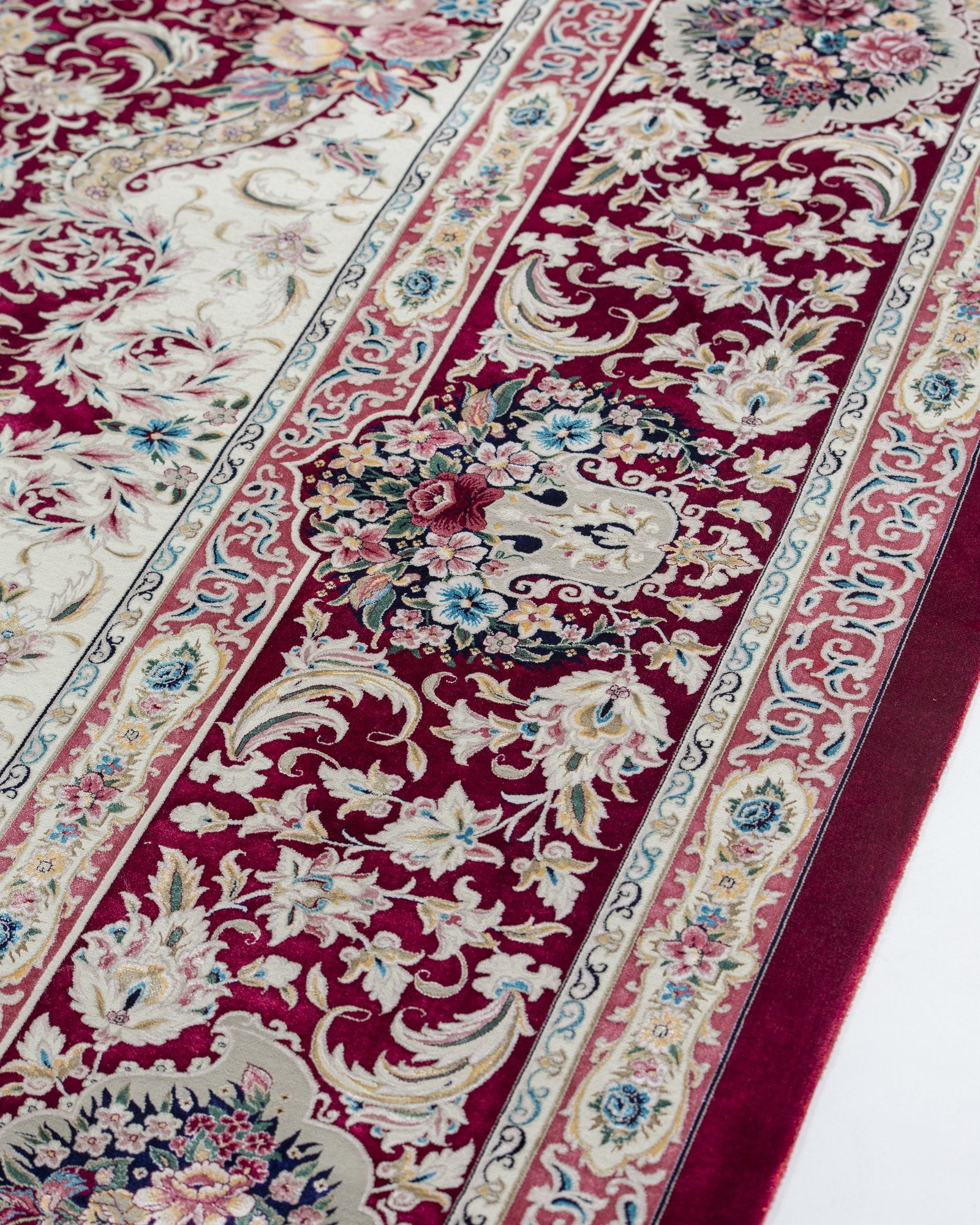 Roshanak silk carpet border and corner detail in rose pink, 300 x 400 cm - Tabeer Homes Dubai