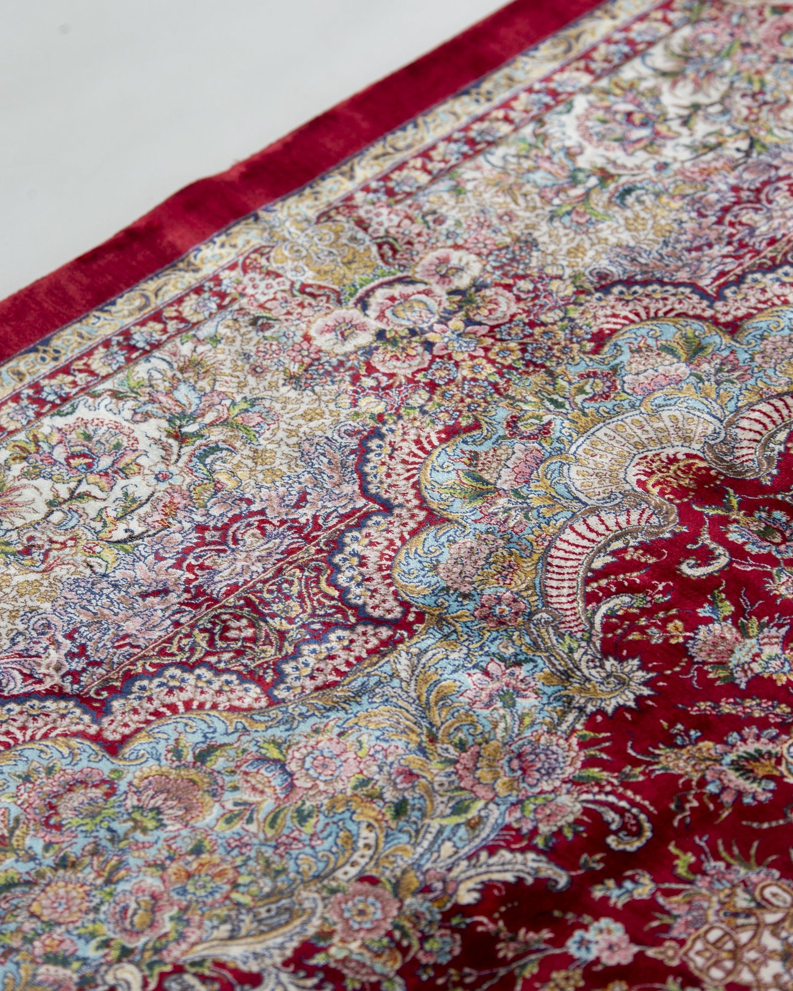 Roxana Persian silk carpet reverse and selvedge detail, red 225x150 cm - Tabeer Homes Dubai