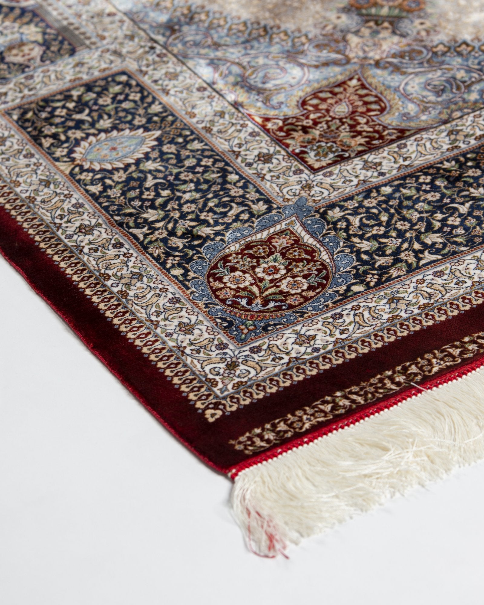 Rubina Persian silk carpet medallion close-up, red 225x150 cm - Tabeer Homes Dubai