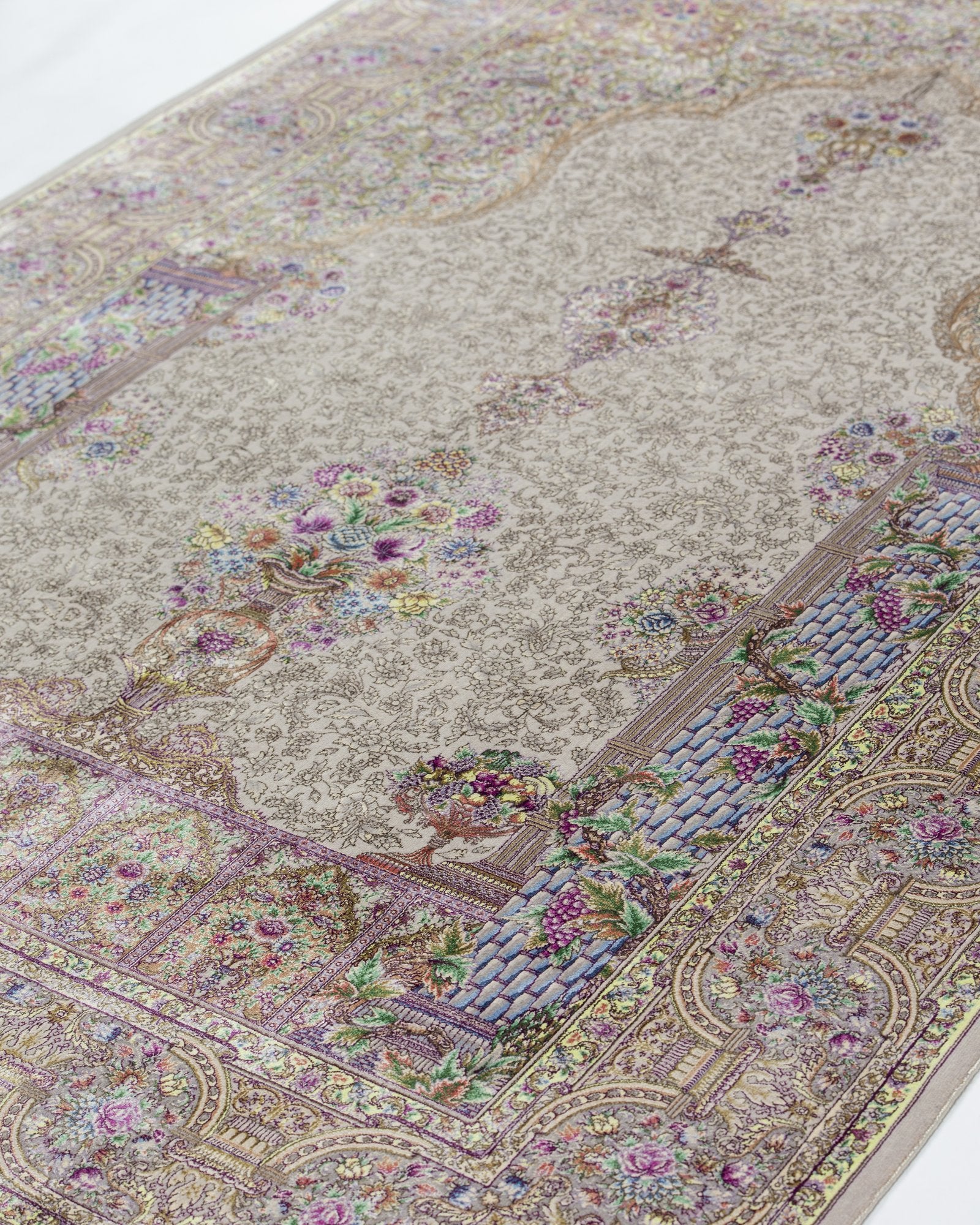 Sabina silk and wool carpet border and corner detail in champagne, 225 x 150 cm - Tabeer Homes Dubai