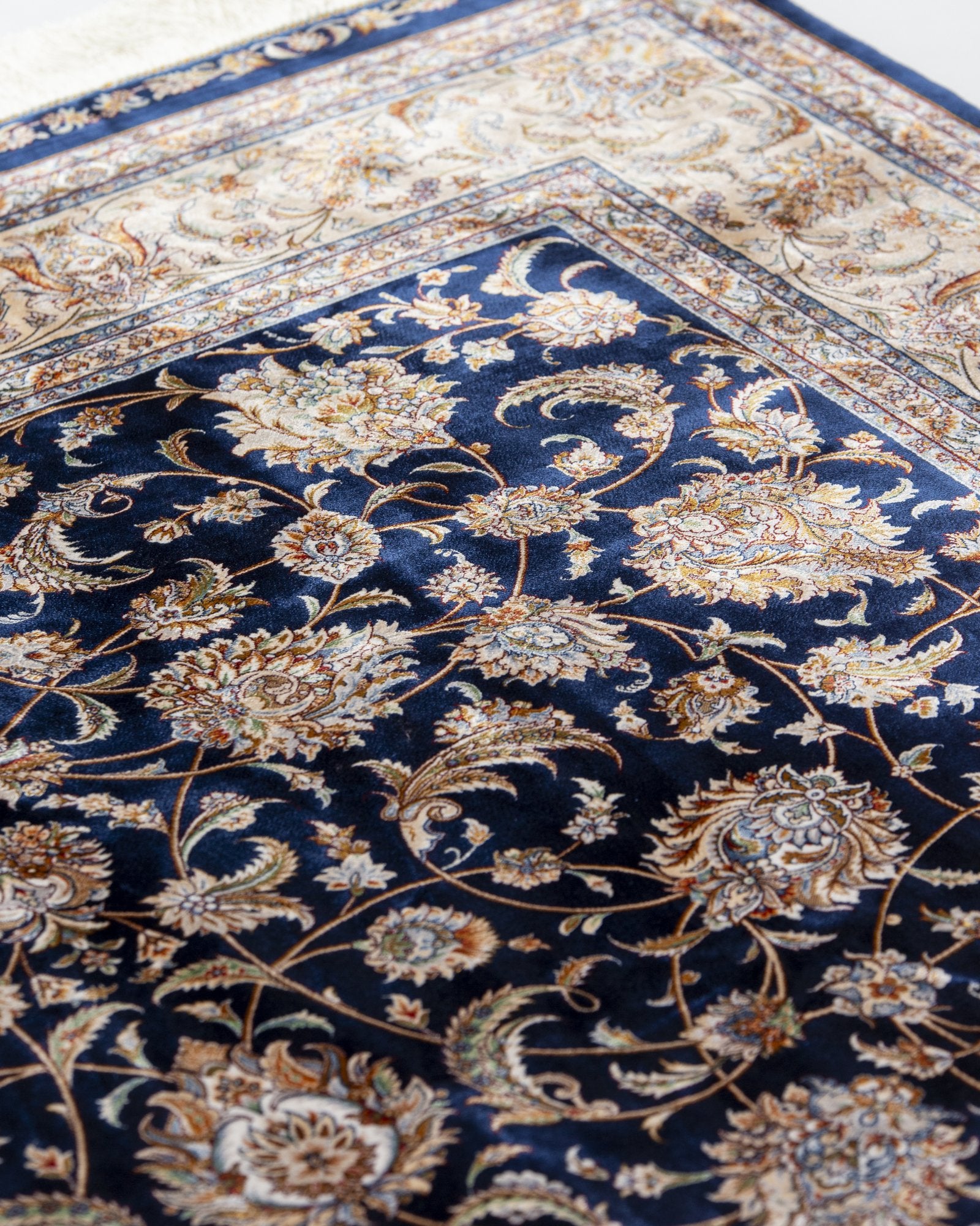 Sapphira Persian silk carpet reverse and selvedge detail, royal blue 225x150 cm - Tabeer Homes Dubai