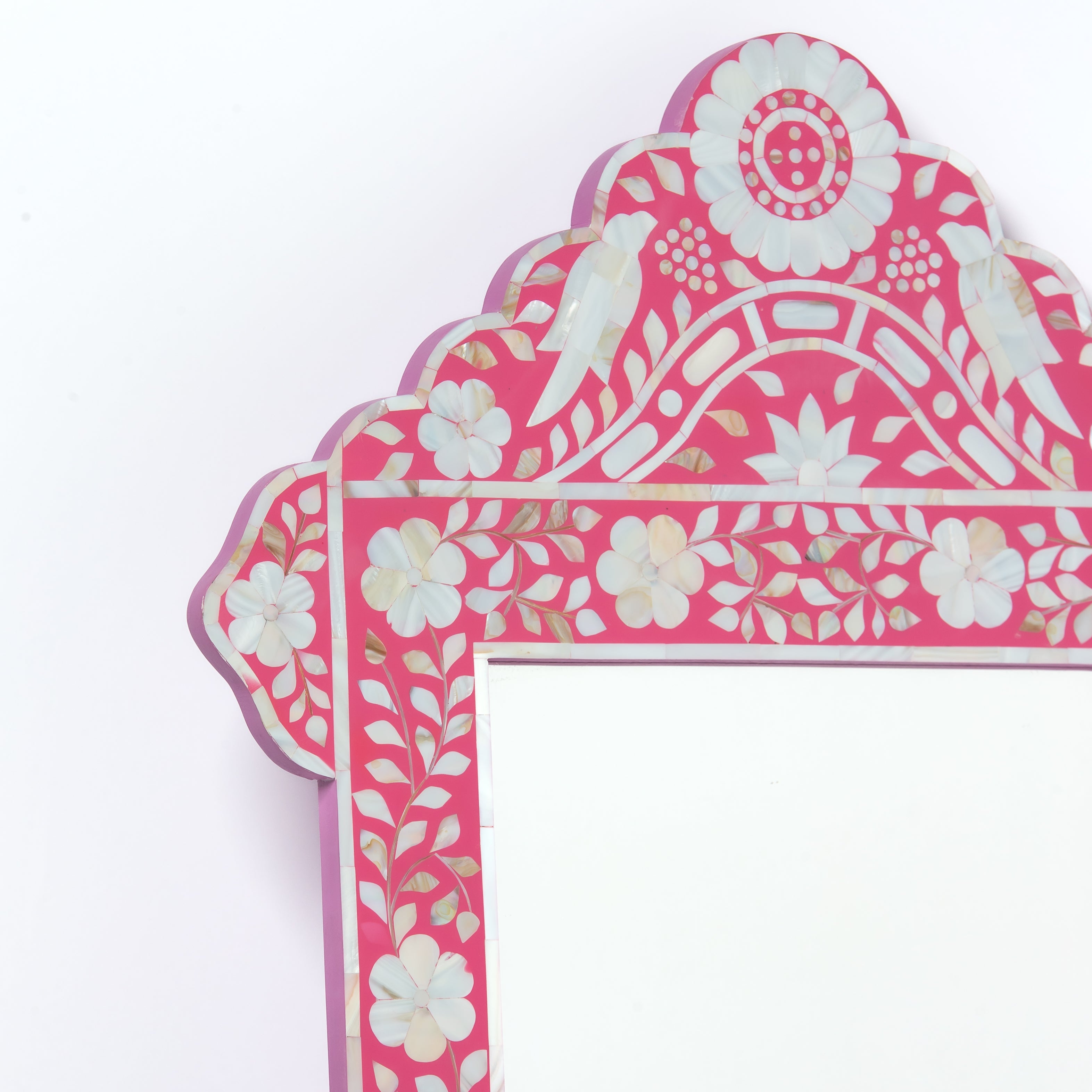 مرآة القزحية - مرصعة بعرق اللؤلؤ الوردي