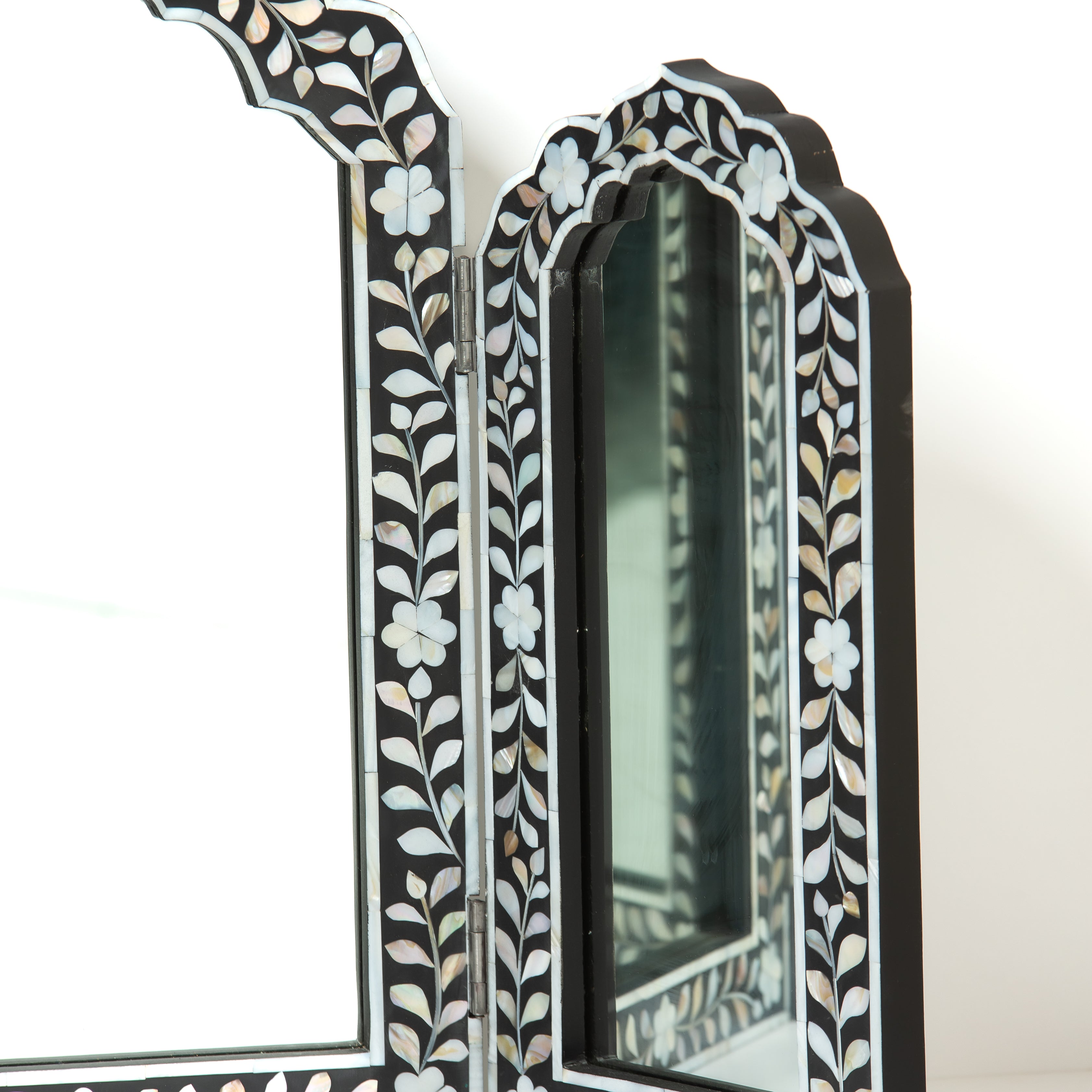 Iris Mirror – Black & White Mother of Pearl
