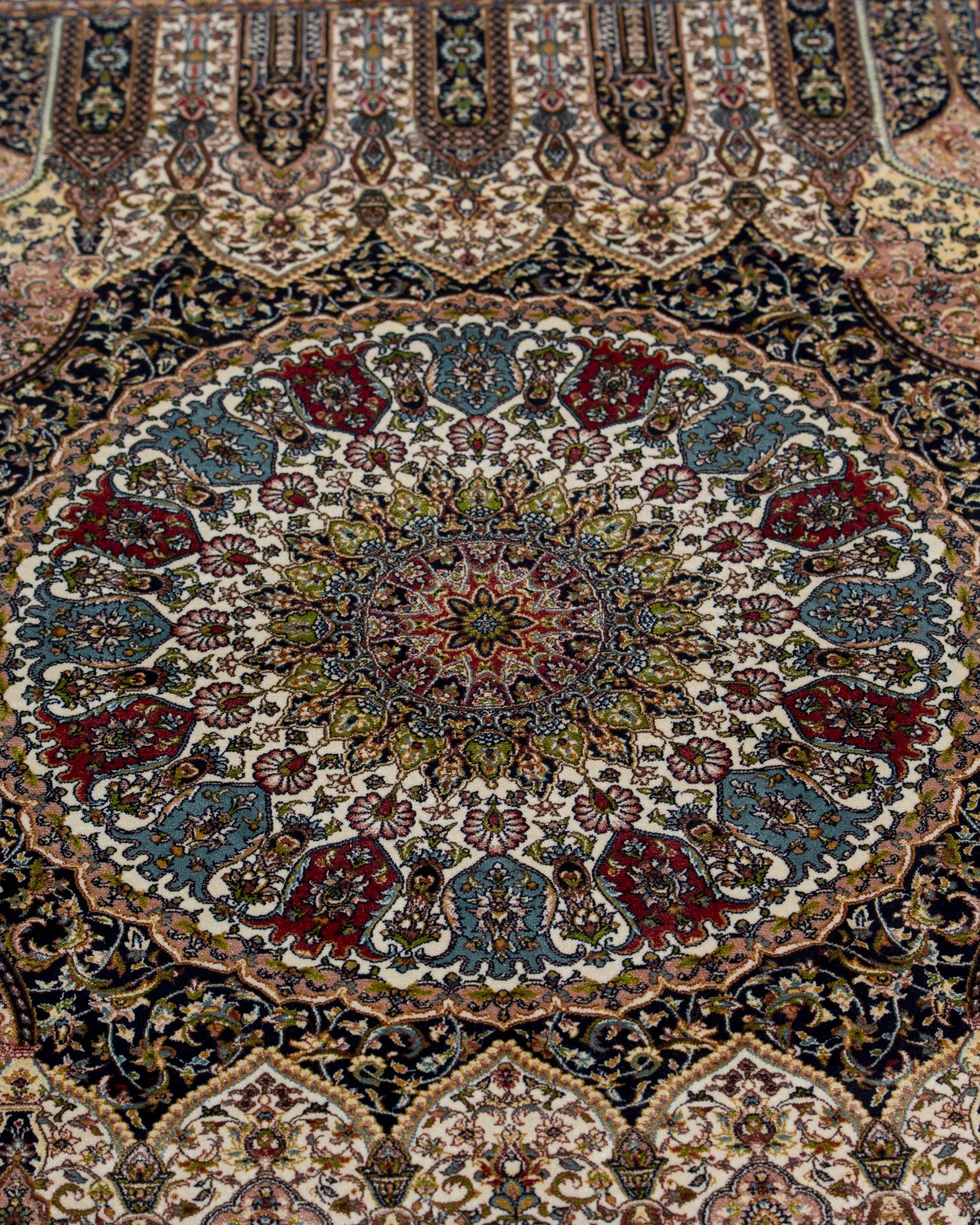 Close view of the Anahita silk rug central medallion in beige and navy