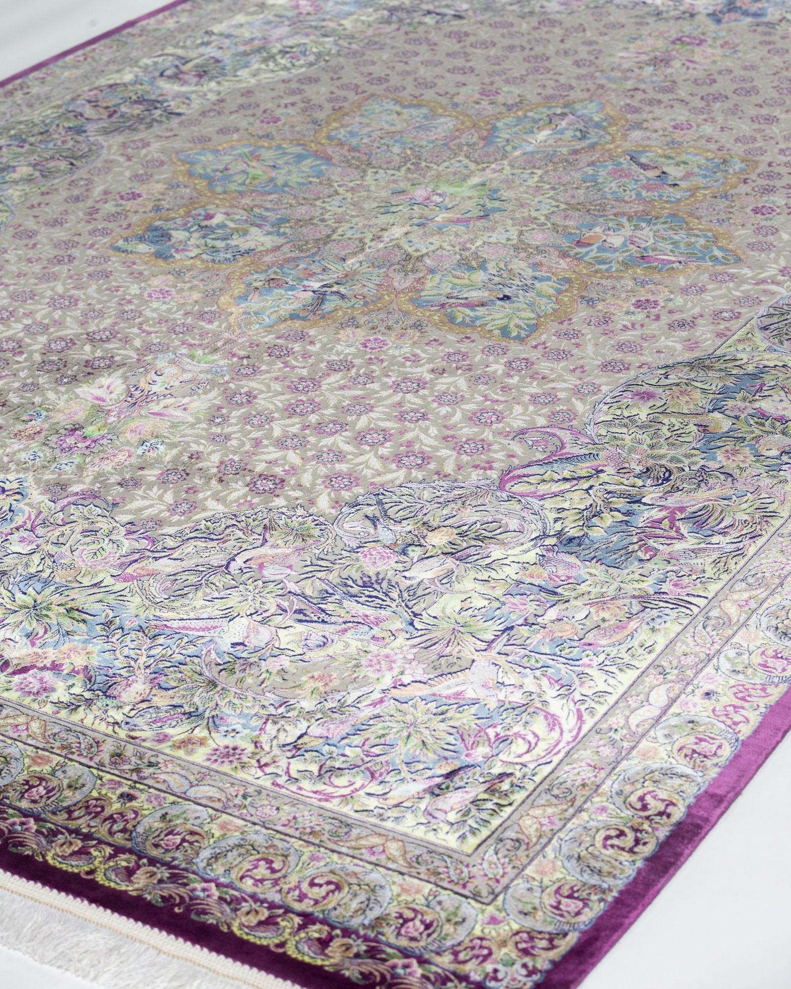 Arezoo silk and wool carpet border and corner detail in silver lilac, 200 x 300 cm - Tabeer Homes Dubai