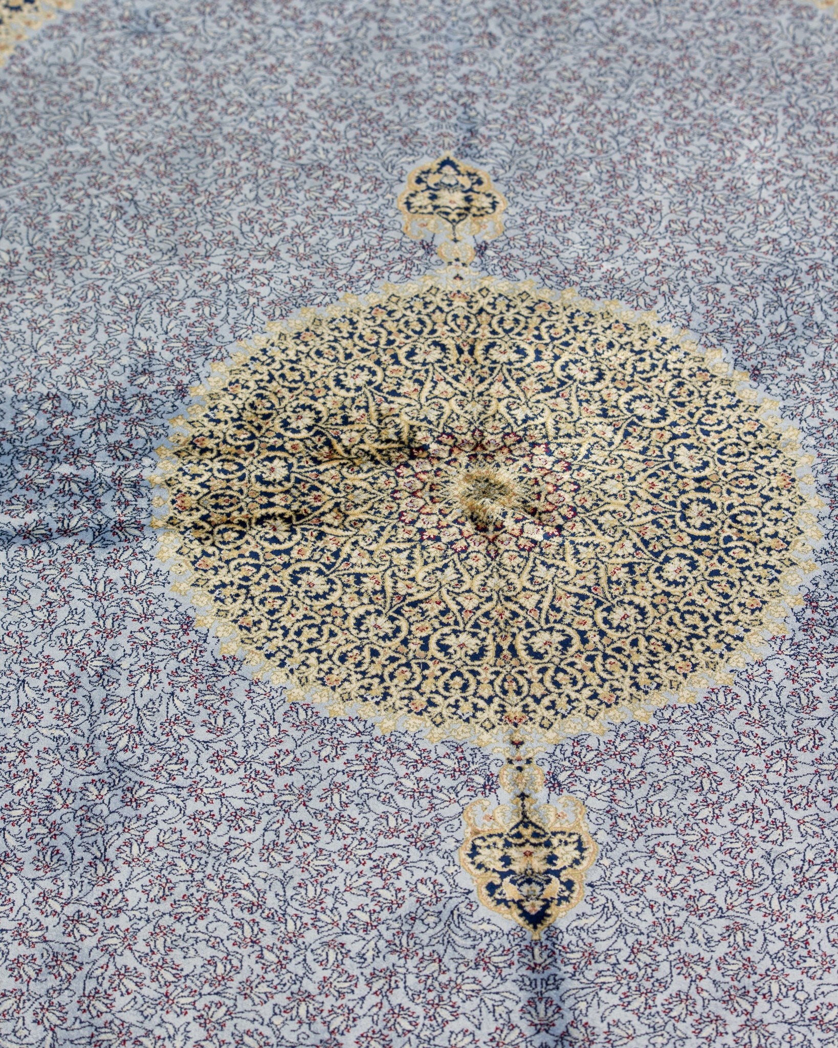 Aseman silk rug field detail in sky blue