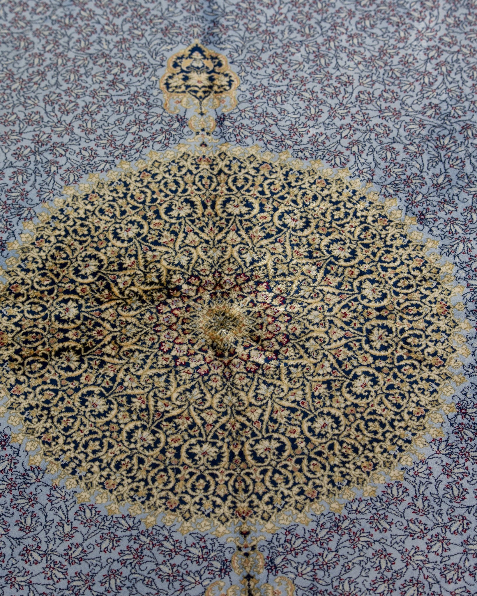 Close view of the Aseman silk rug medallion