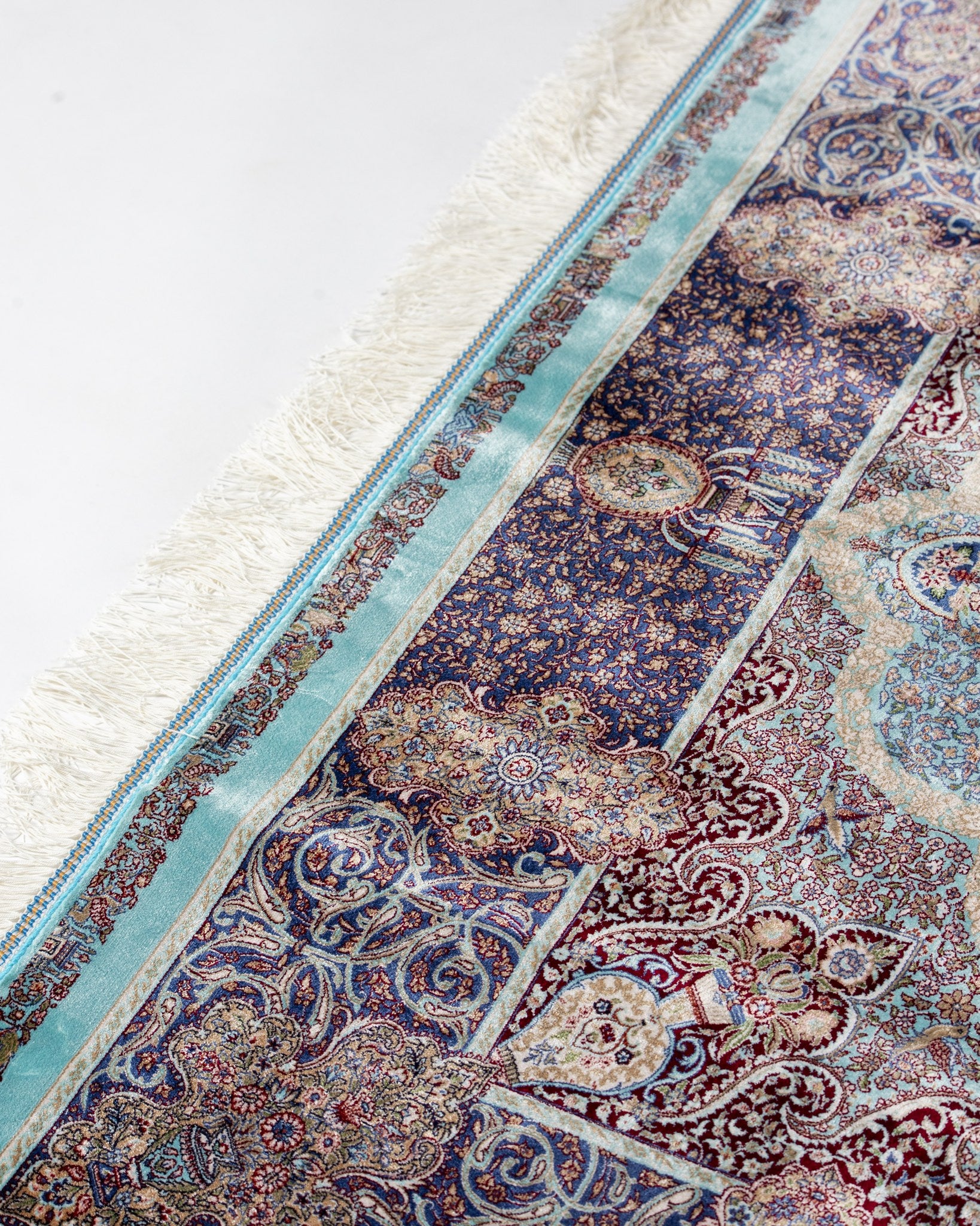 Border pattern of the Banafsheh silk rug