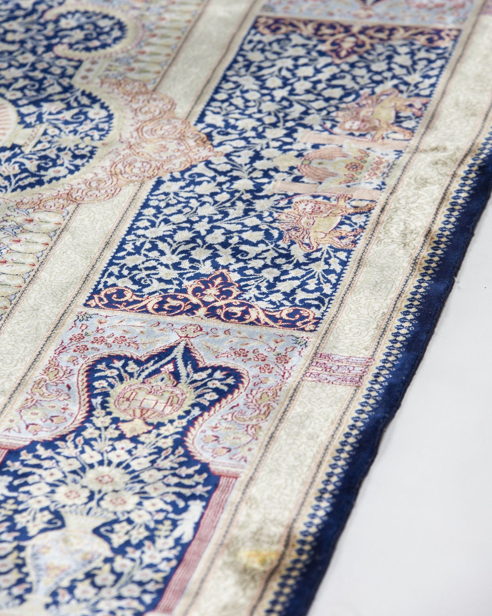 Behnaz silk carpet border and corner detail in cornflower blue, 200 x 300 cm - Tabeer Homes Dubai