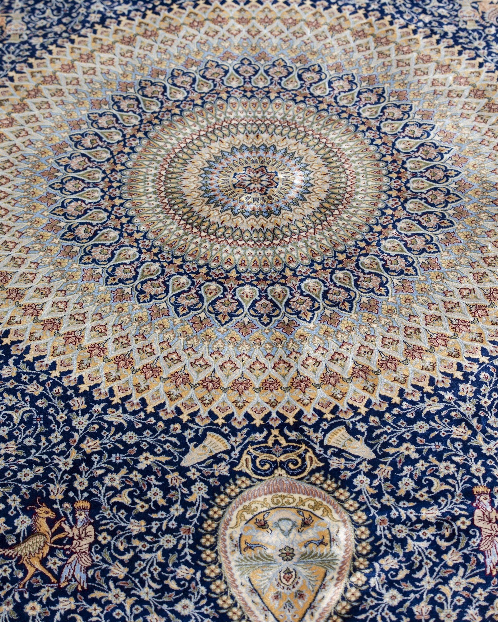 Behnaz Persian silk rug fringe and selvedge detail, cornflower blue 200 x 300 cm - Tabeer Homes Dubai