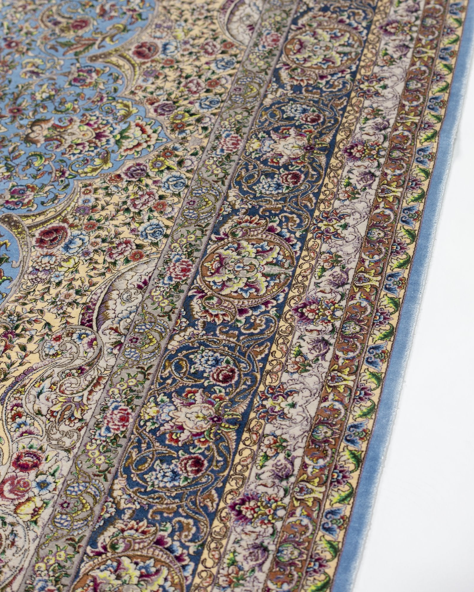 Bianca silk and wool carpet border and corner detail in pearl grey, 200 x 300 cm - Tabeer Homes Dubai