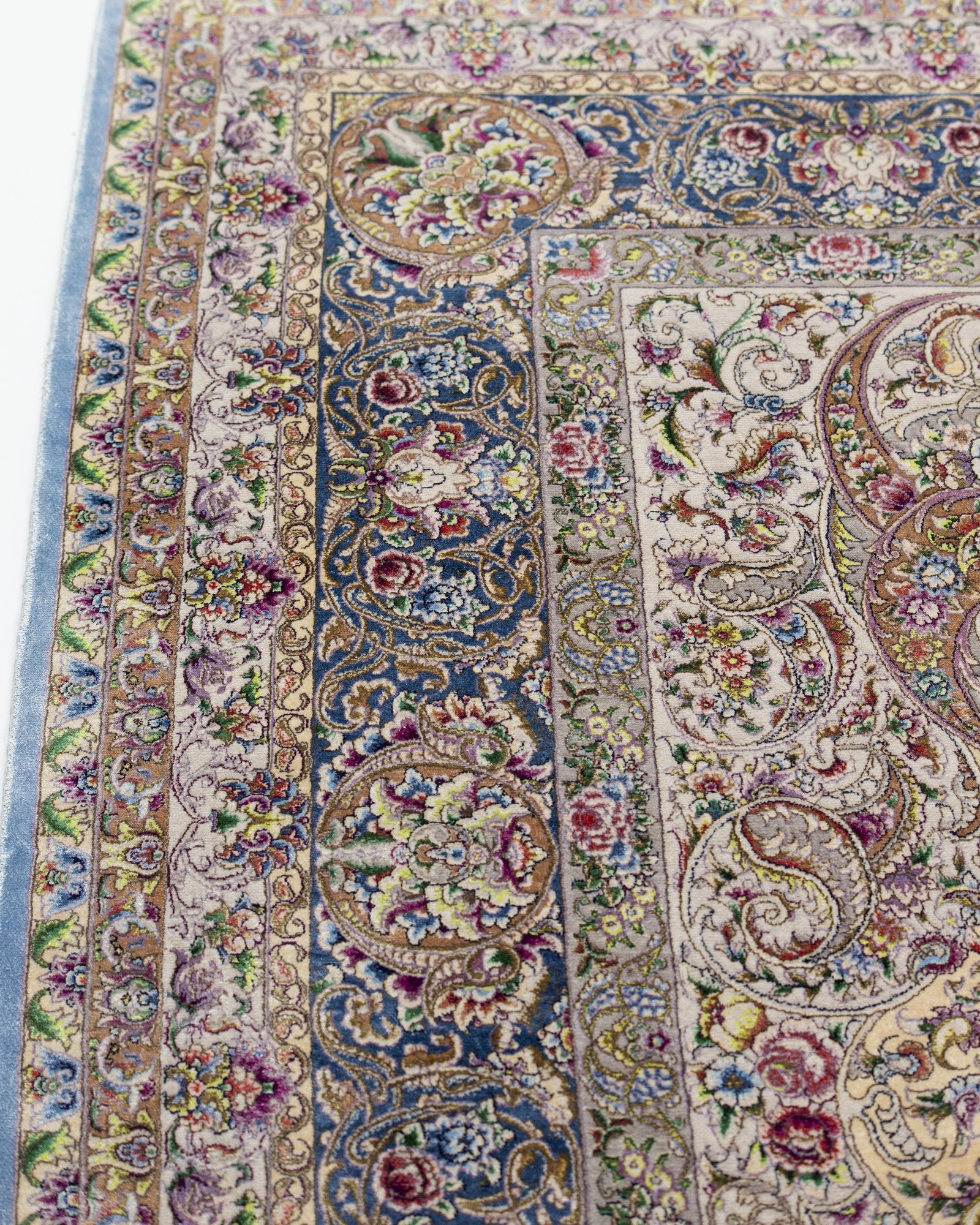 Bianca Persian silk and wool rug fringe and selvedge detail, pearl grey 200 x 300 cm - Tabeer Homes Dubai