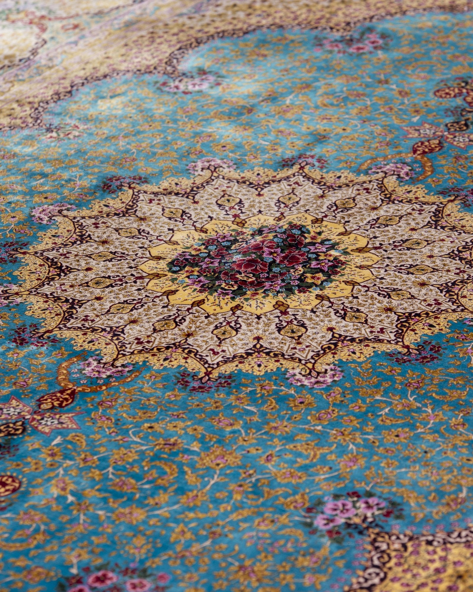 Camilla Persian silk rug centre medallion close-up, aqua blue 200 x 300 cm - Tabeer Homes Dubai
