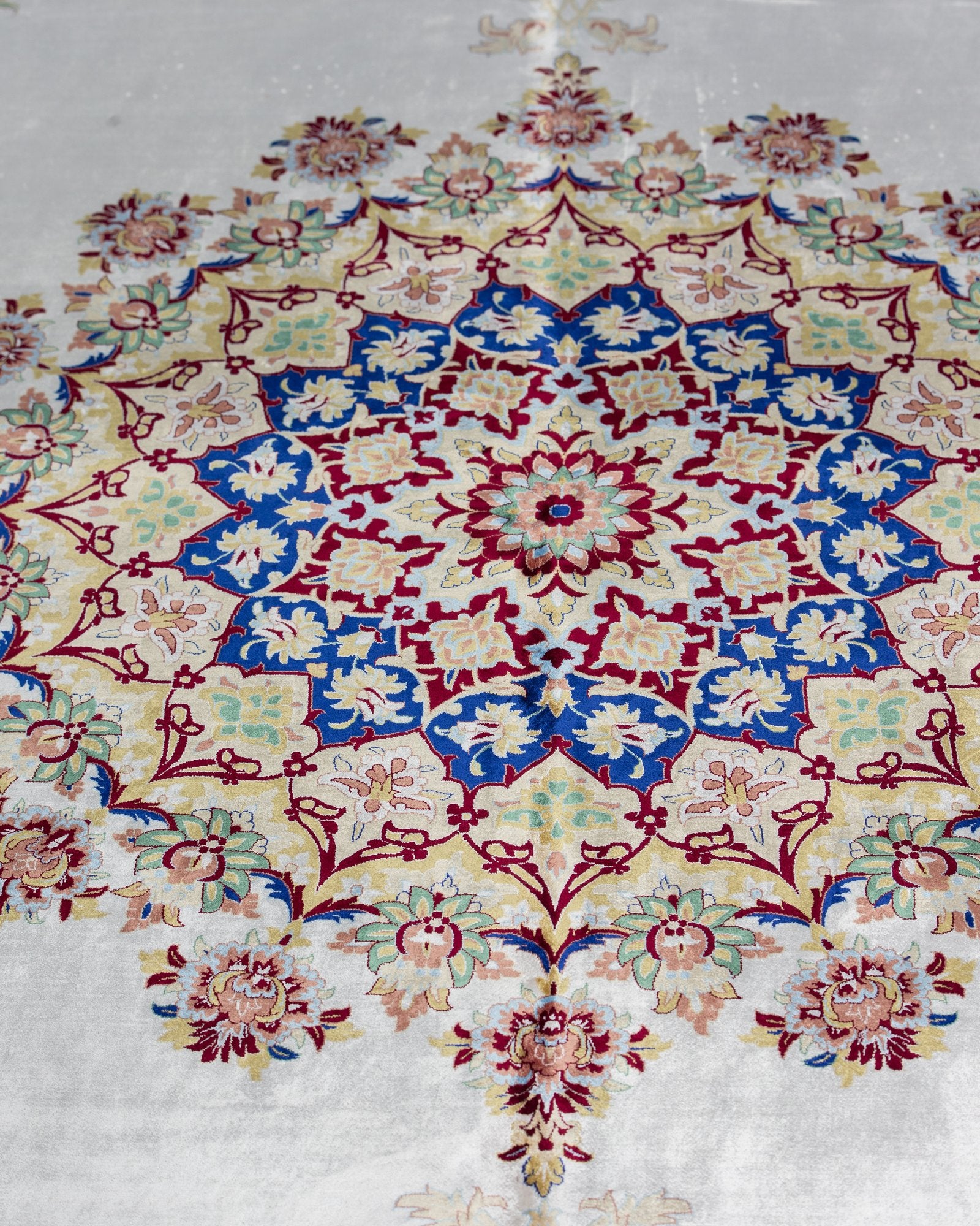 Damaris Persian silk carpet design detail in ivory, 200 x 300 cm - Tabeer Homes Dubai