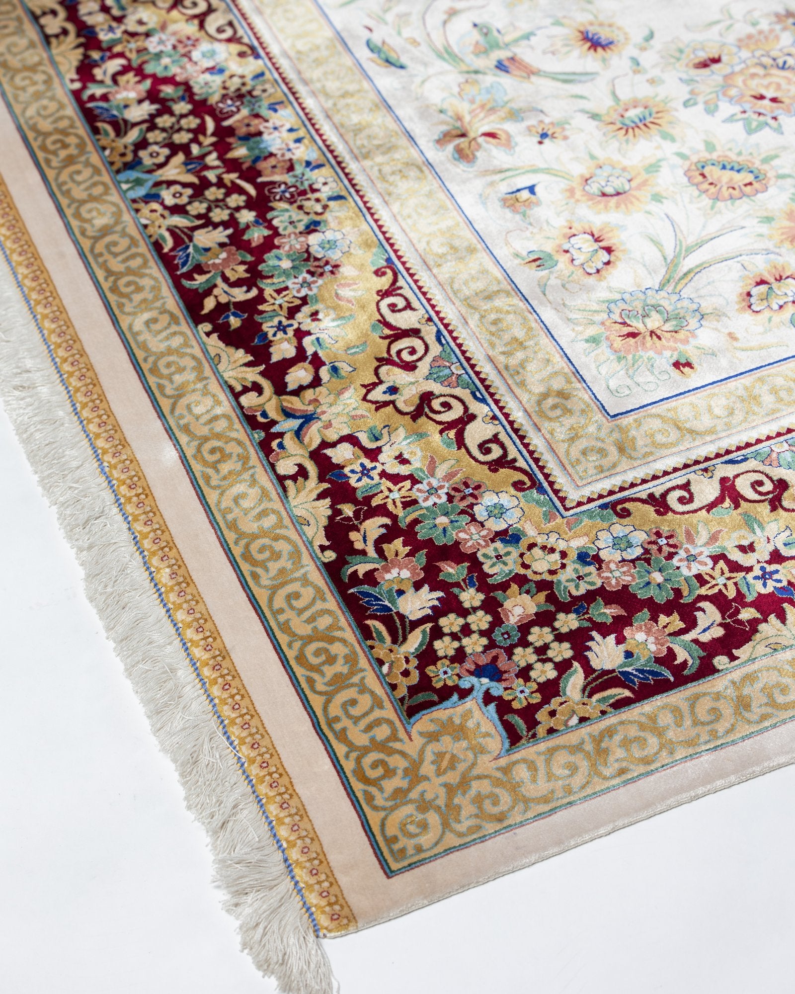 Damaris Persian silk rug centre medallion close-up, ivory 200 x 300 cm - Tabeer Homes Dubai