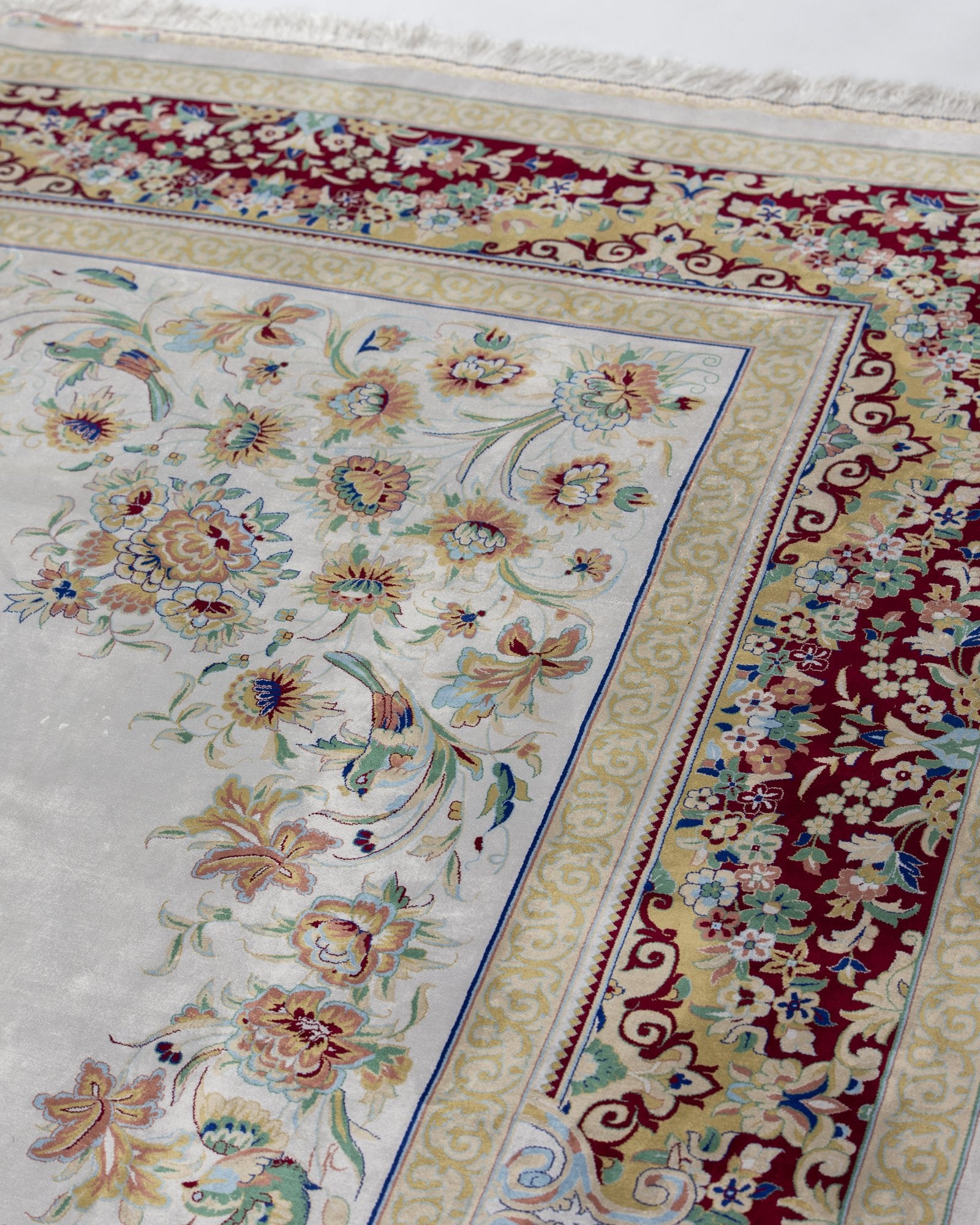 Damaris silk carpet border and corner detail in ivory, 200 x 300 cm - Tabeer Homes Dubai