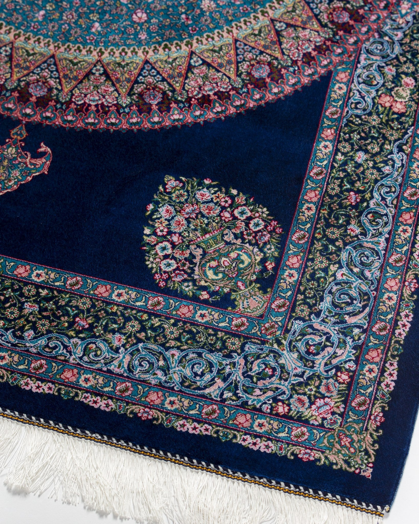 Darya silk rug medallion detail