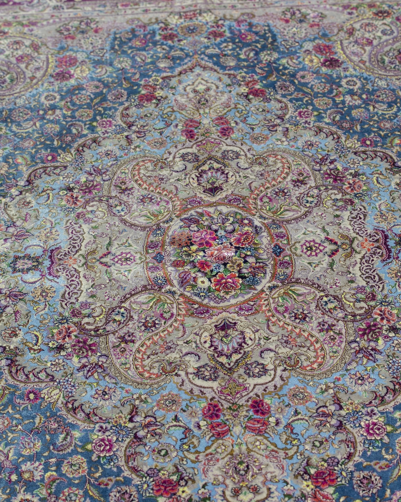 Farahnaz Persian silk and wool rug centre medallion close-up, powder blue 225 x 150 cm - Tabeer Homes Dubai
