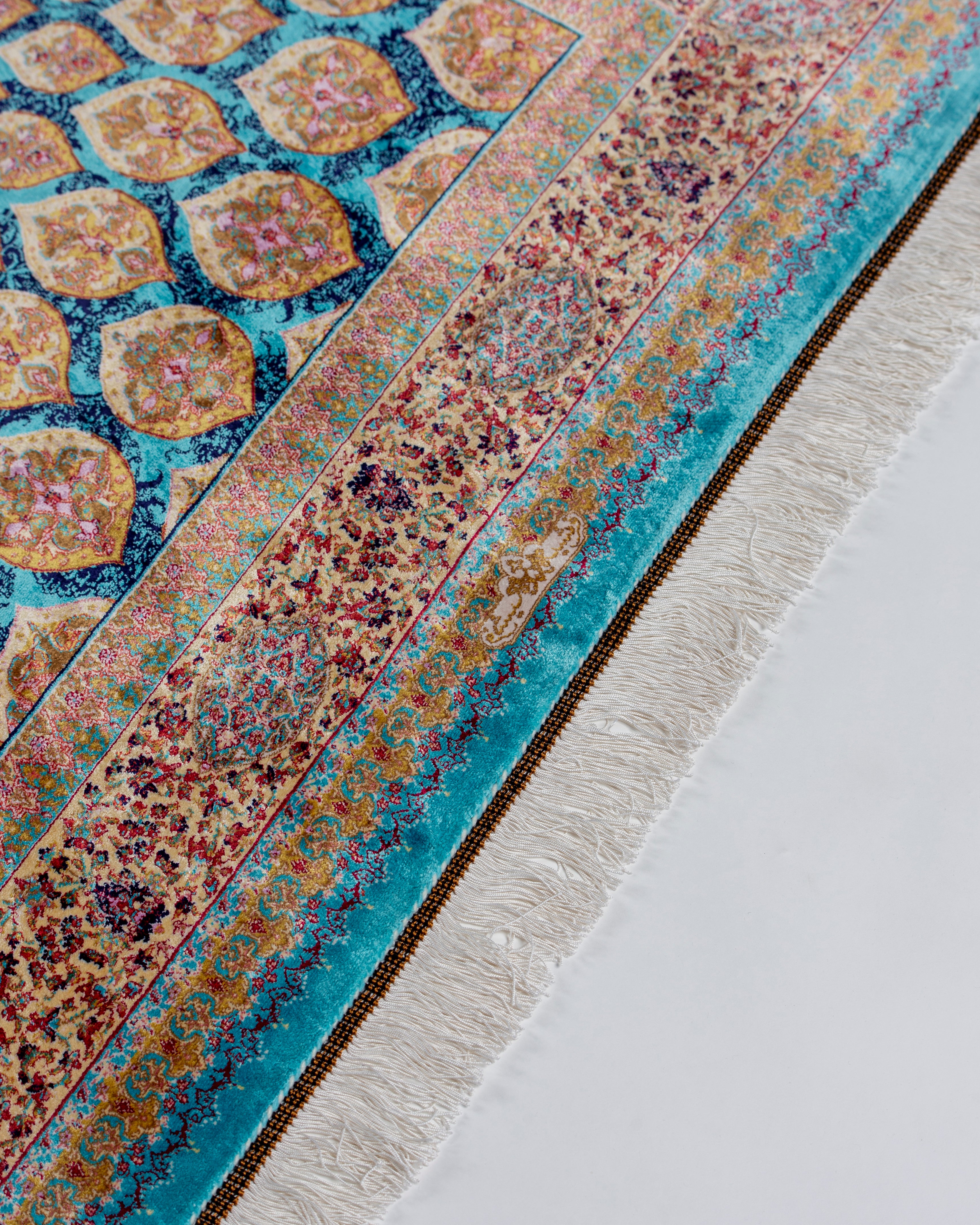 Ivory border detail of the Firuzeh turquoise silk rug