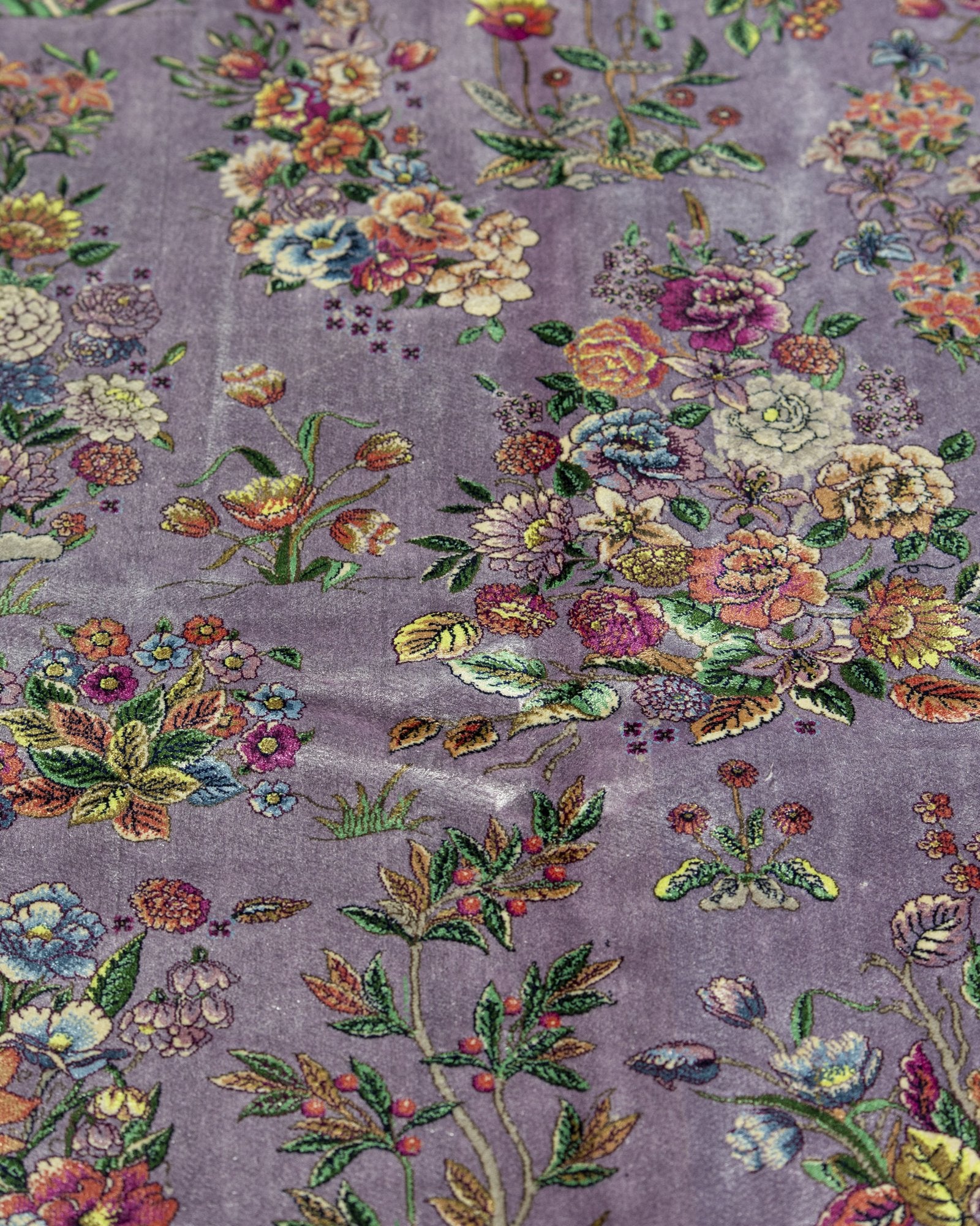 Flora Persian silk and wool carpet corner and fringe detail, lilac 225x150 cm - Tabeer Homes Dubai