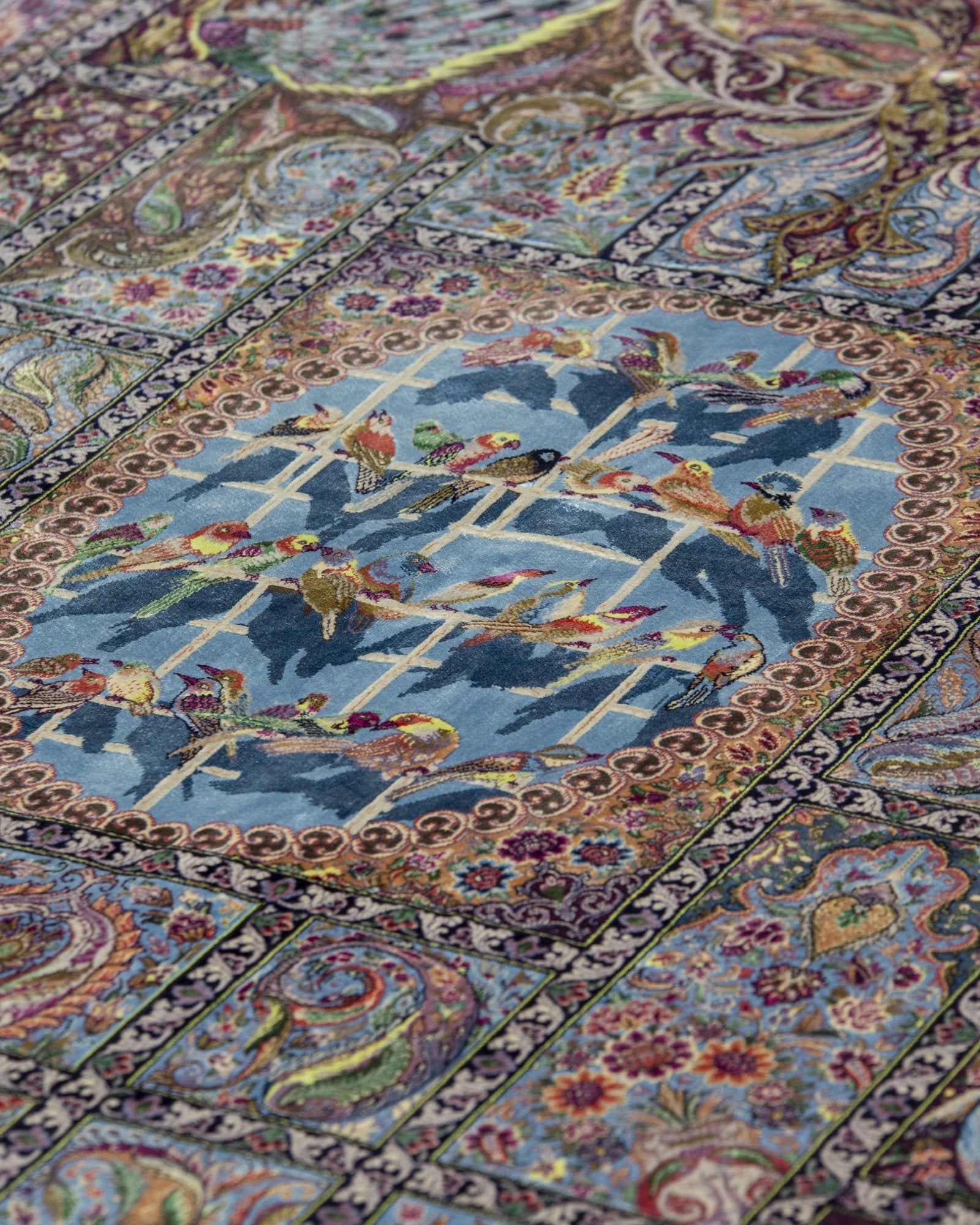 Golzar Persian silk and wool carpet medallion close-up, lavender 225x150 cm - Tabeer Homes Dubai