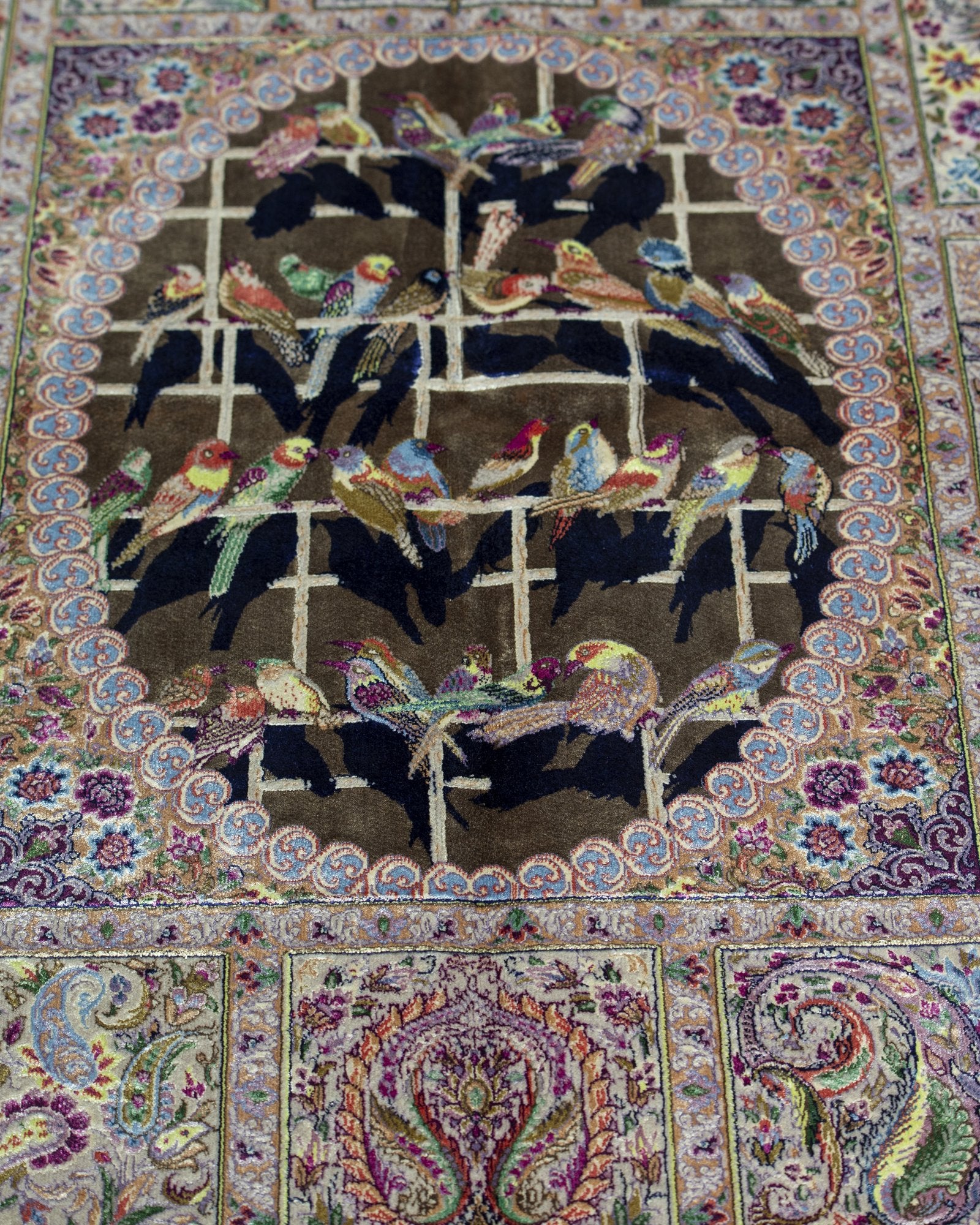 Katayoun silk and wool carpet border and corner detail in violet, 200 x 300 cm - Tabeer Homes Dubai
