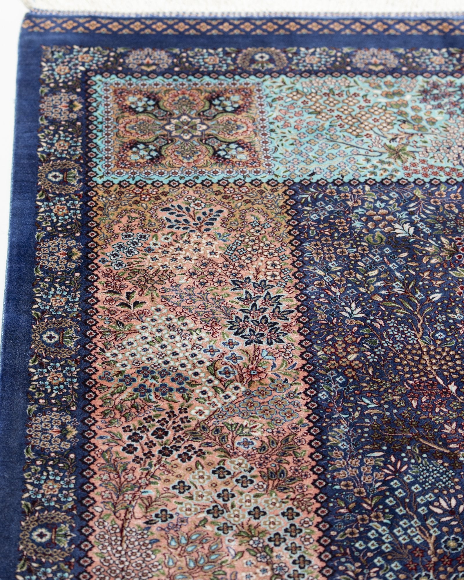 Lavinia Persian silk carpet reverse and selvedge detail, lavender 225x150 cm - Tabeer Homes Dubai