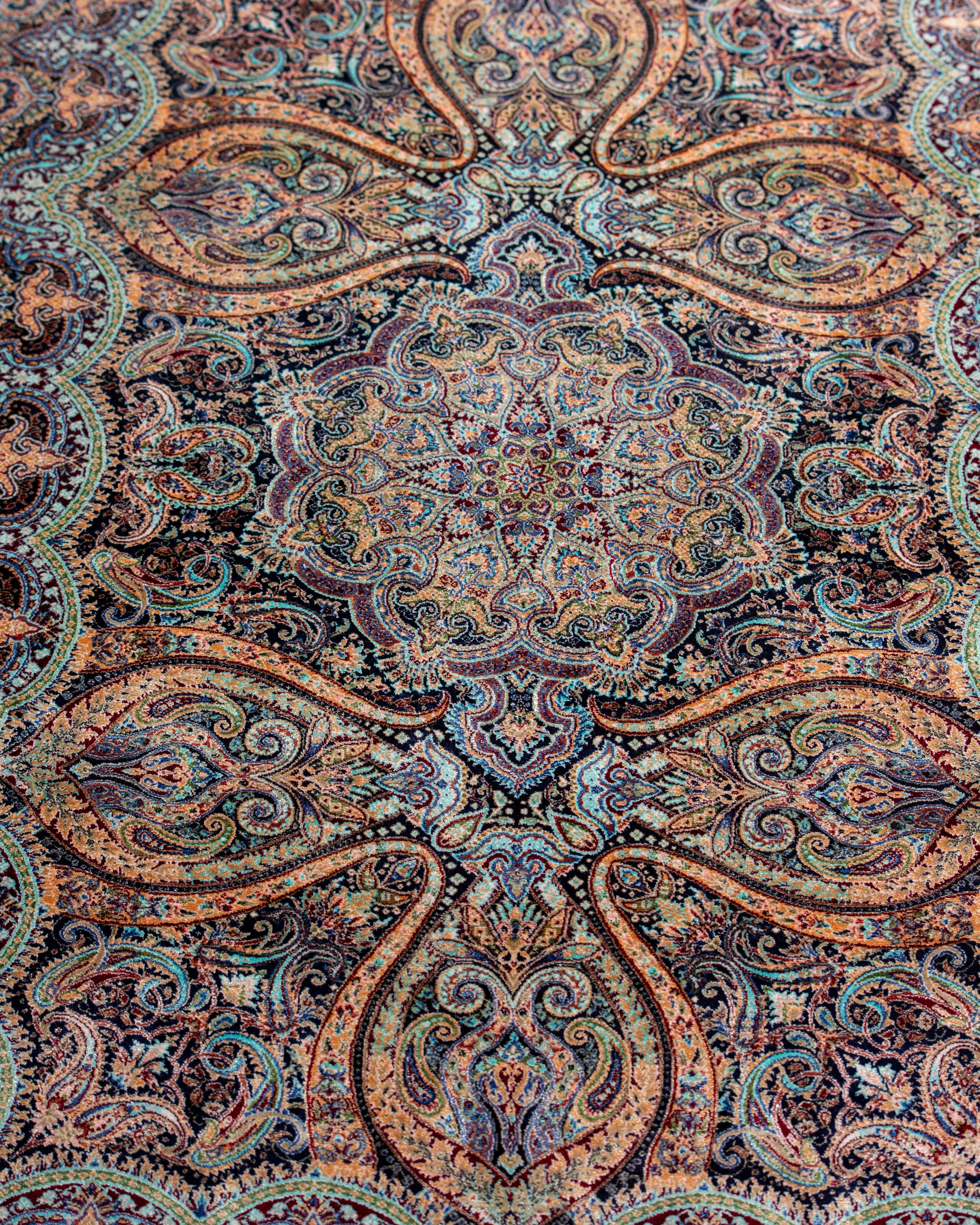 Central medallion detail of the Mahtab grey silk rug