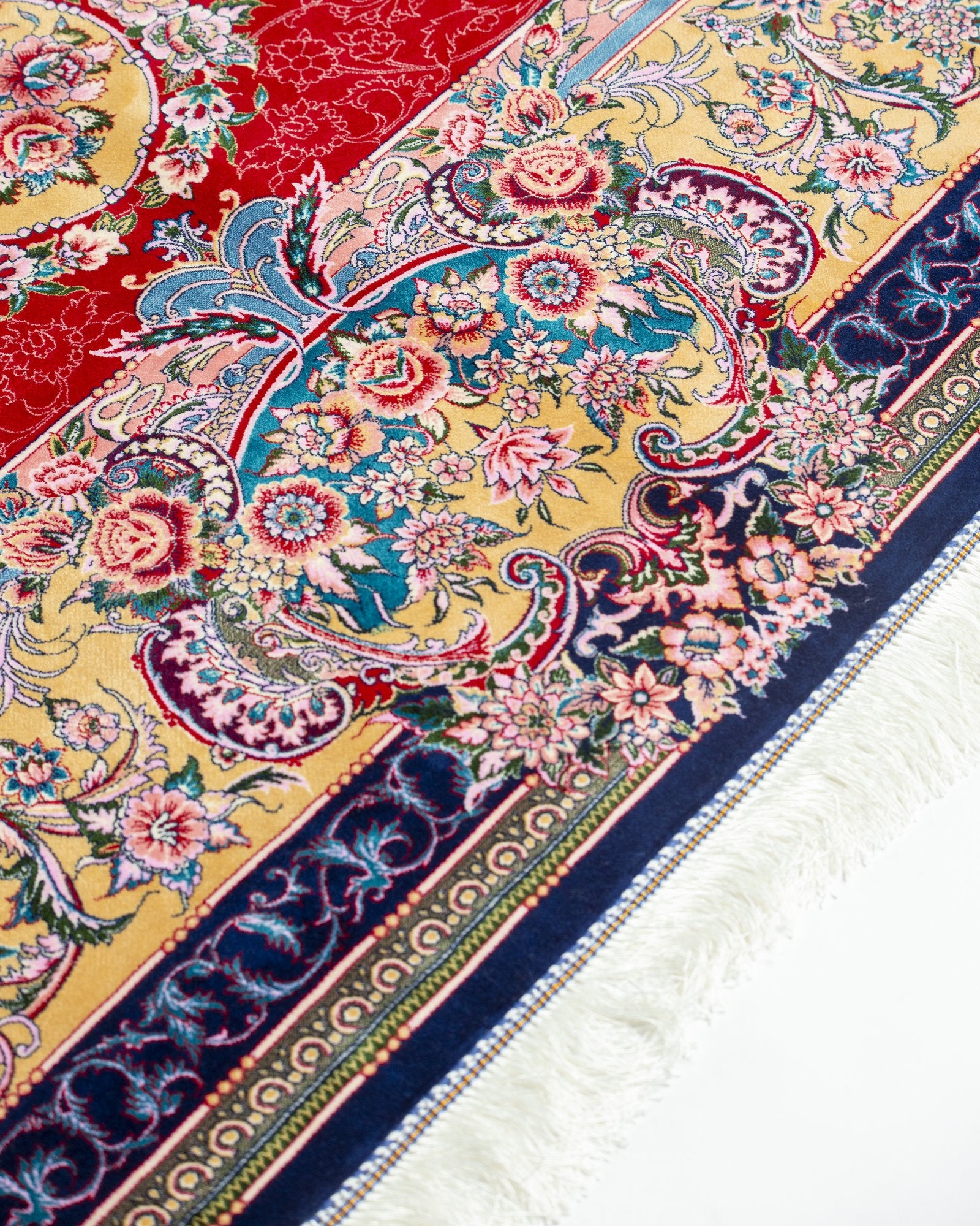 Marguerite Persian silk rug centre medallion close-up, red and ivory 200 x 300 cm - Tabeer Homes Dubai