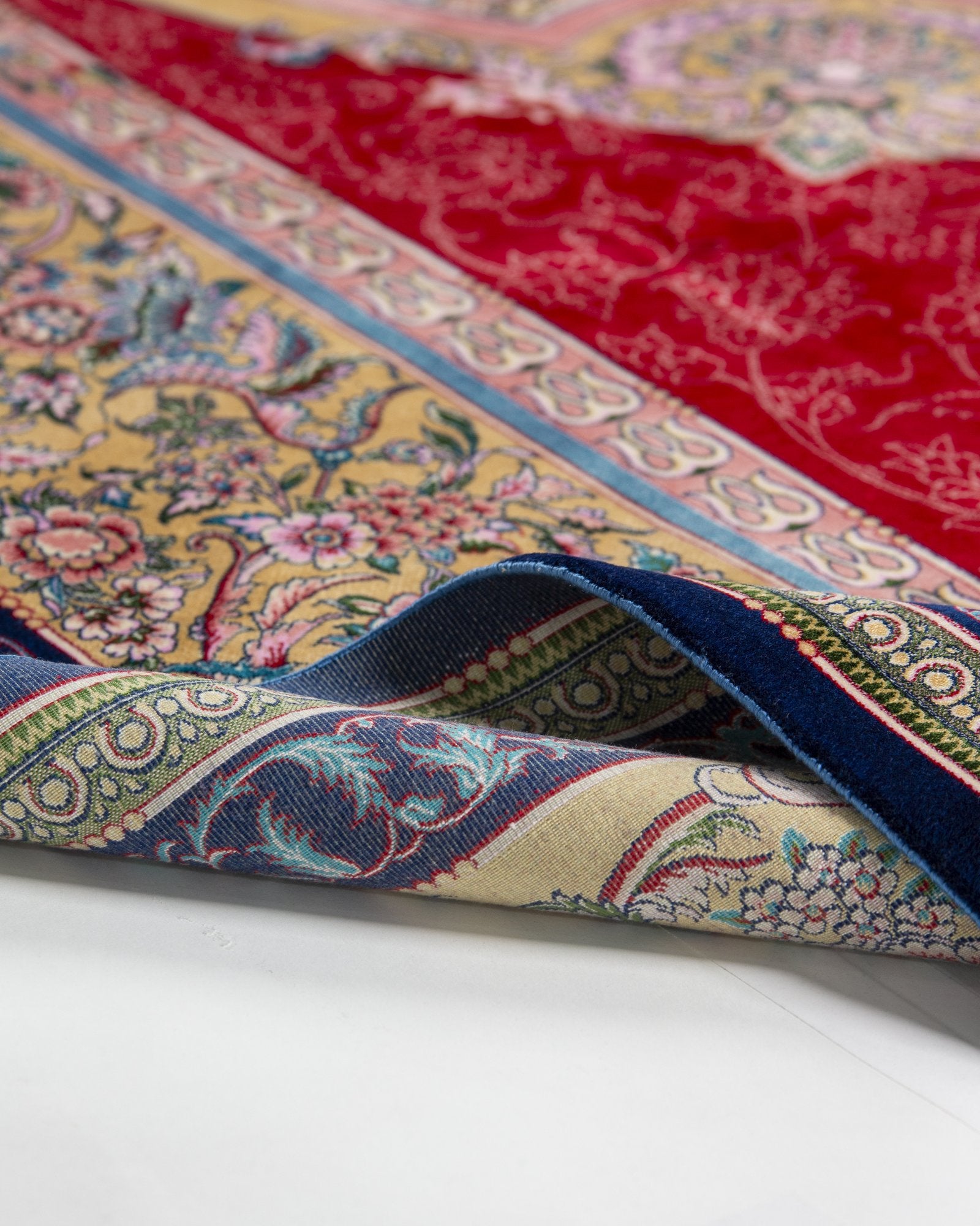 Marguerite silk carpet spandrel and guard border in red and ivory, 200 x 300 cm - Tabeer Homes Dubai