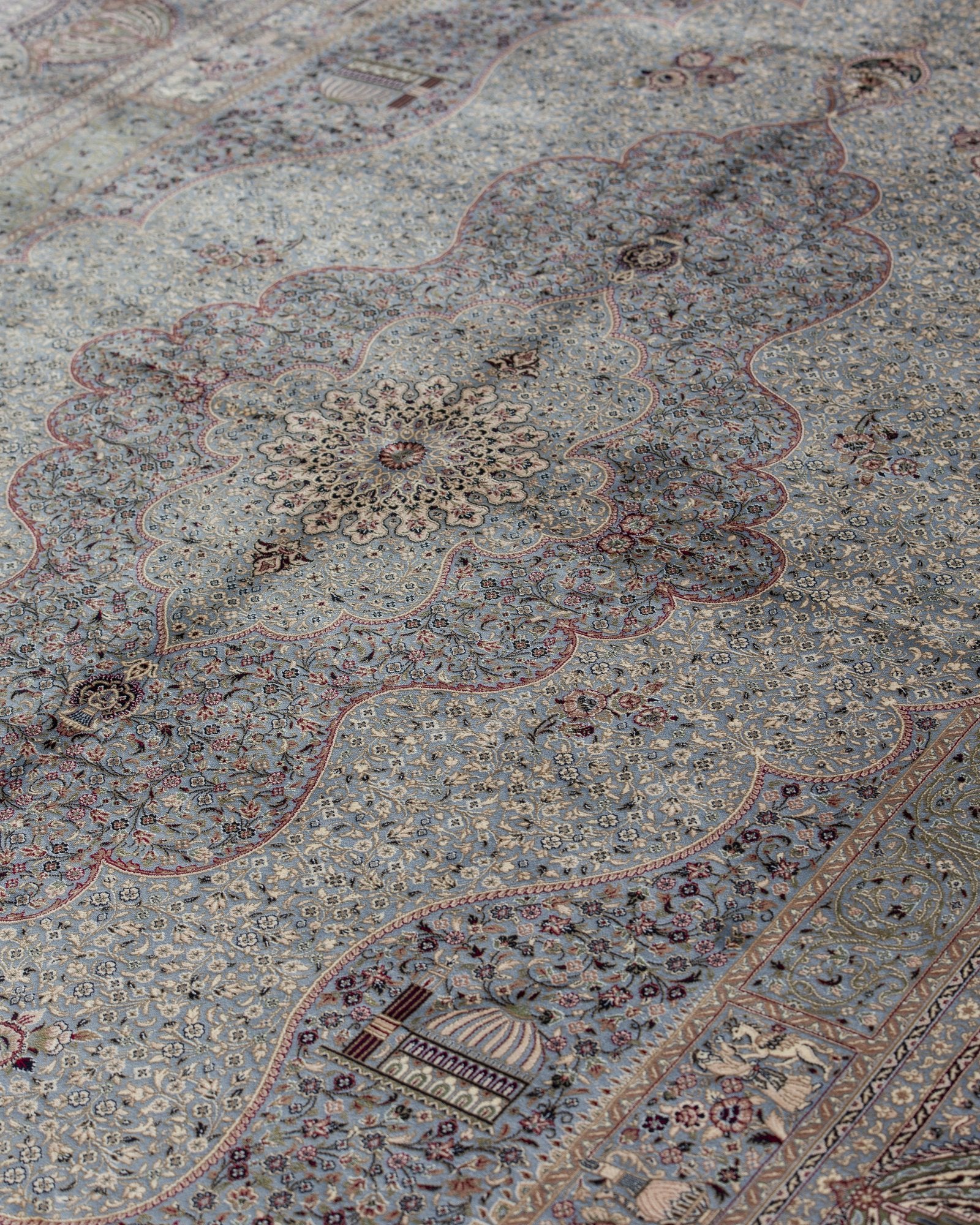 Mehrnaz Persian silk rug centre medallion close-up, silver grey 200 x 300 cm - Tabeer Homes Dubai