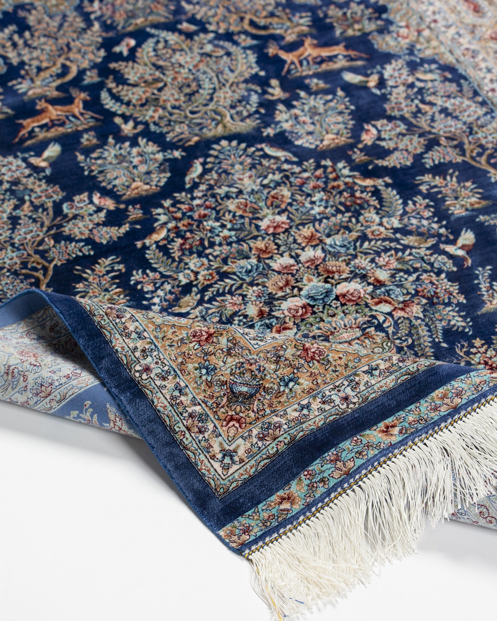 Close pattern detail of the Nilofar silk rug field