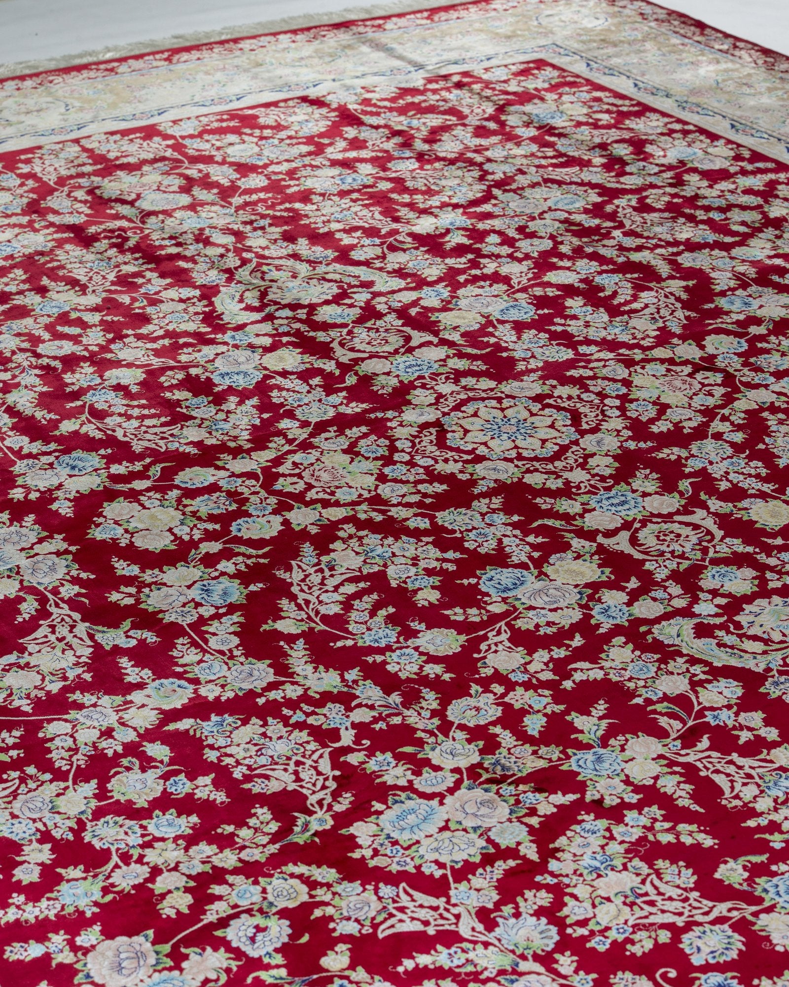 Octavia Persian silk rug centre medallion close-up, deep red 300 x 400 cm - Tabeer Homes Dubai