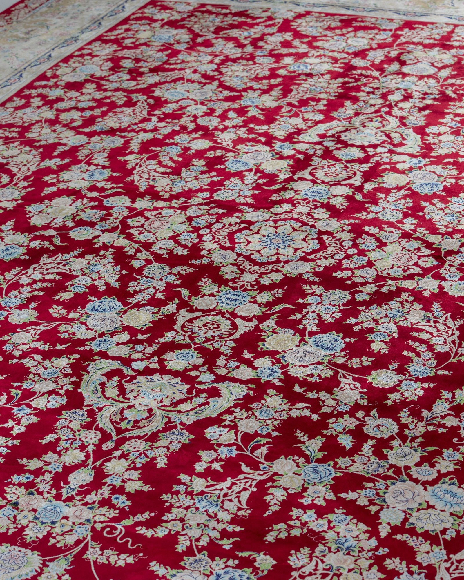 Octavia silk carpet border and corner detail in deep red, 300 x 400 cm - Tabeer Homes Dubai