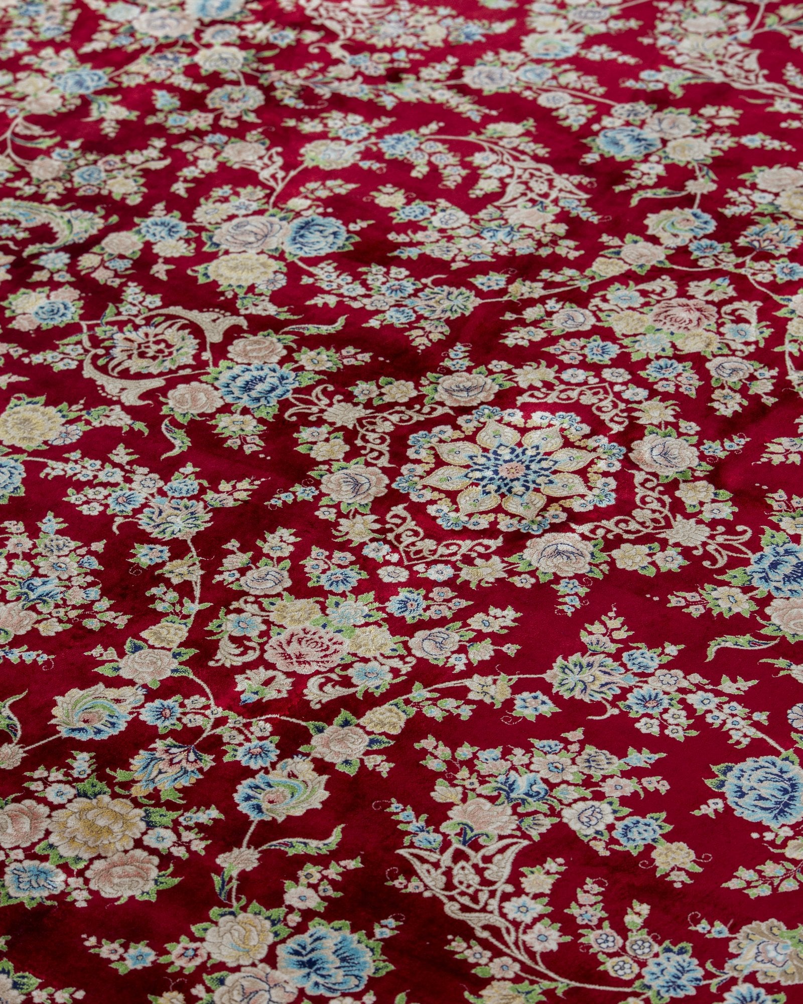 Octavia Persian silk rug fringe and selvedge detail, deep red 300 x 400 cm - Tabeer Homes Dubai